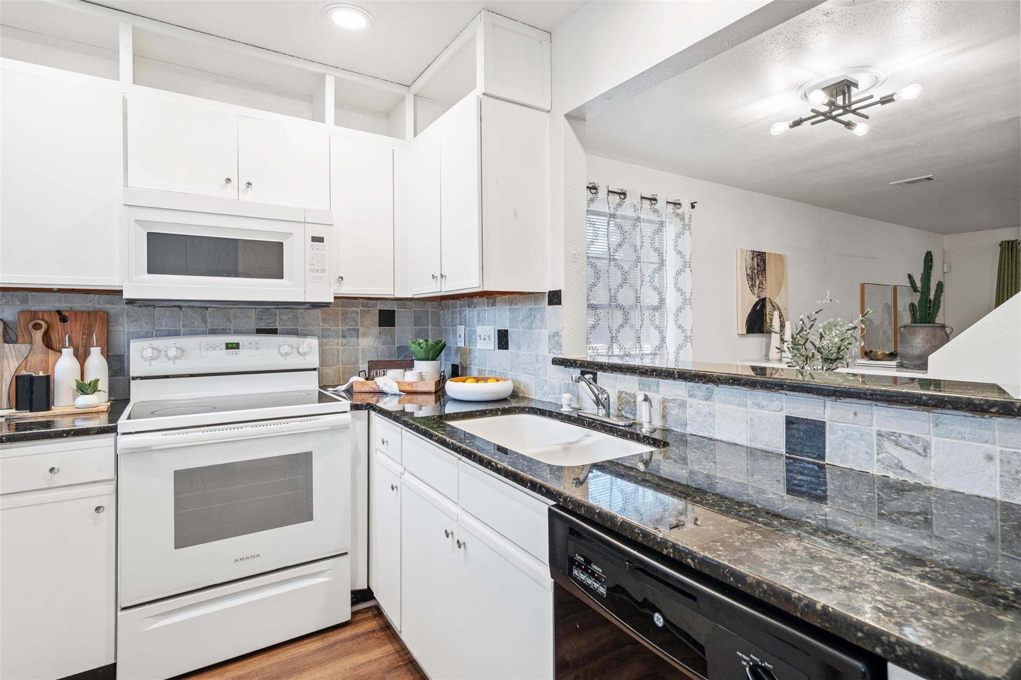 12325 Los Indios Trl # 27, Austin, TX 78729