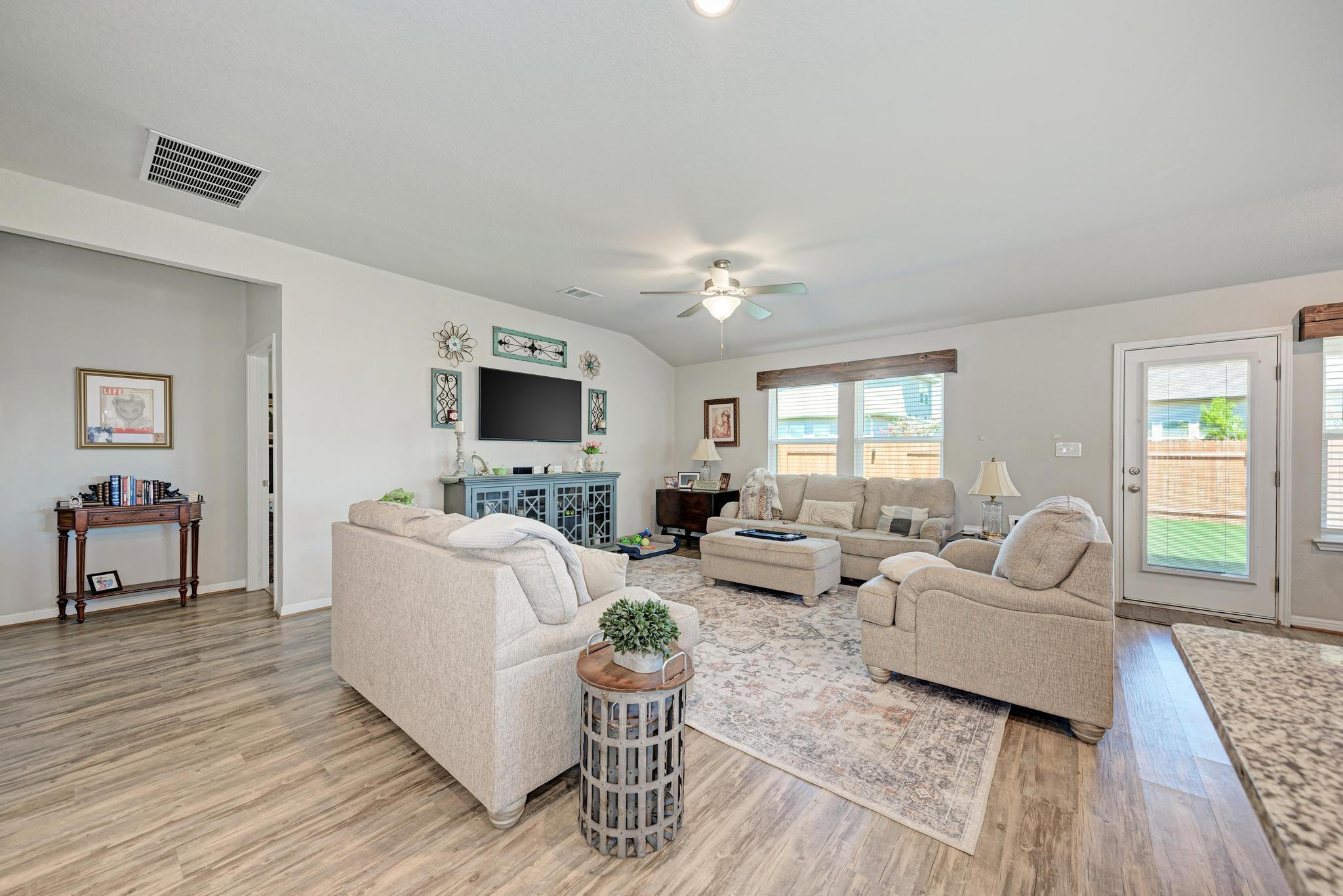 405 Windy Reed Rd, Hutto, TX 78634