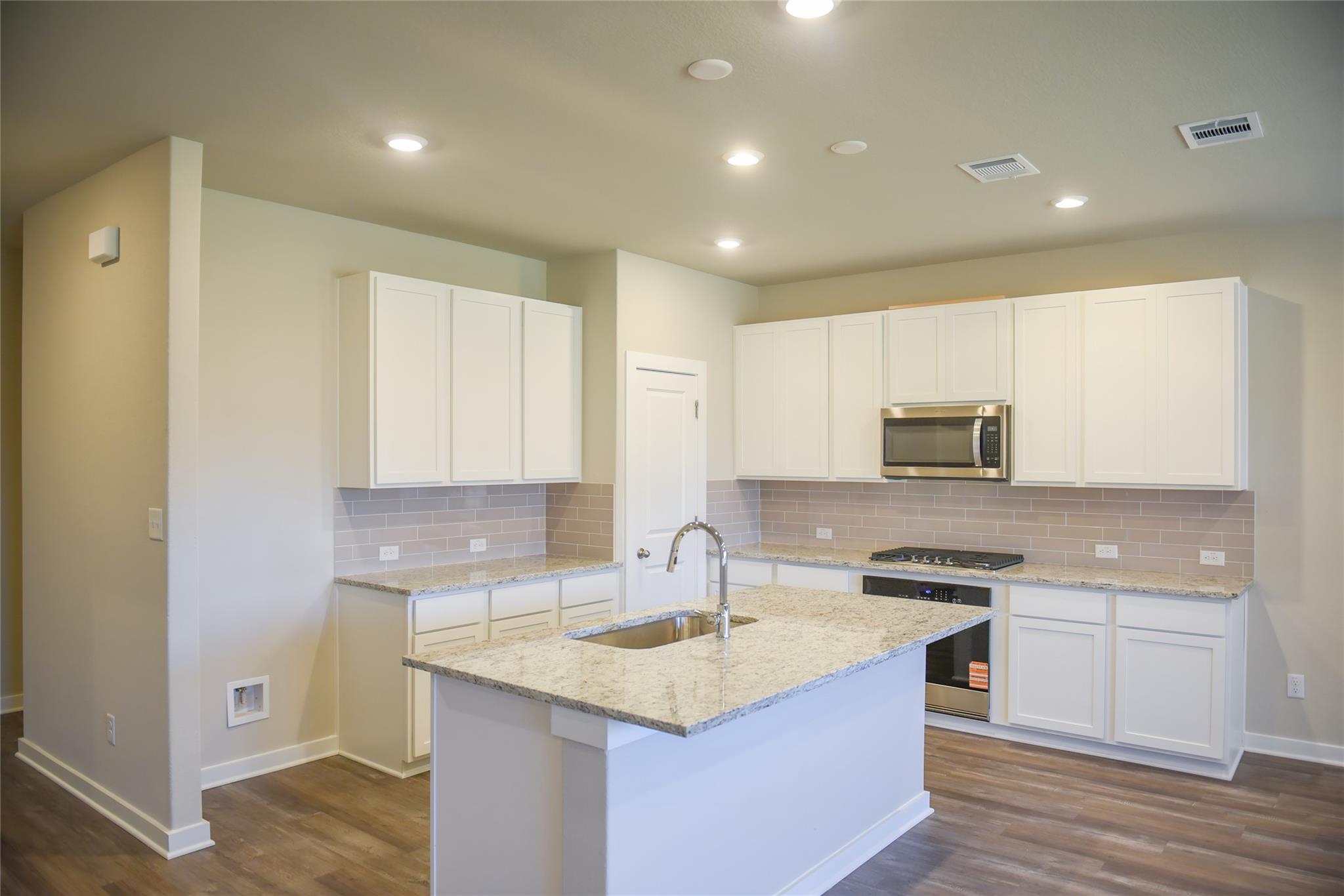 142 Ayres Horn, Cedar Creek, TX 78612