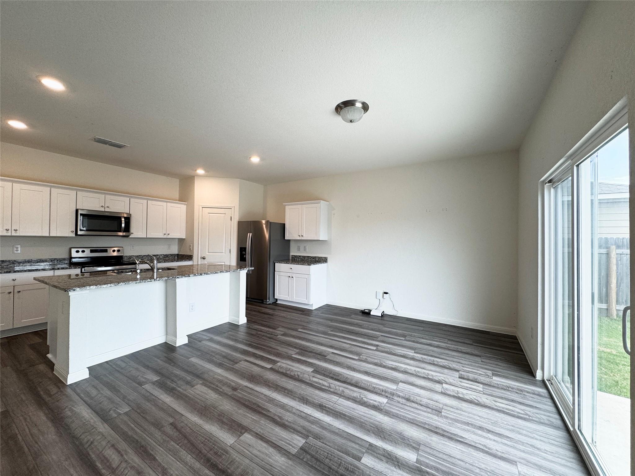 102 Gemsbok Dr, Hutto, TX 78634