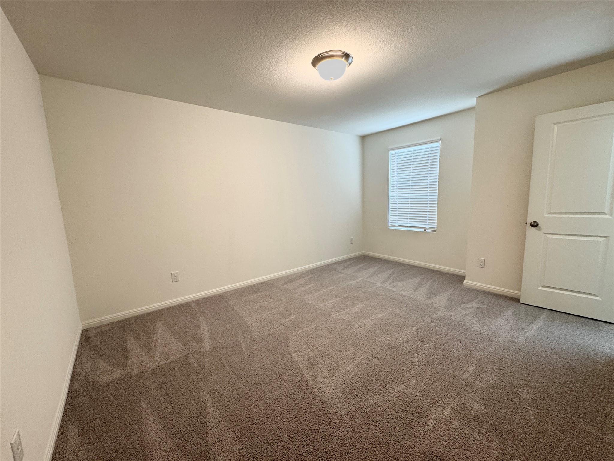 102 Gemsbok Dr, Hutto, TX 78634