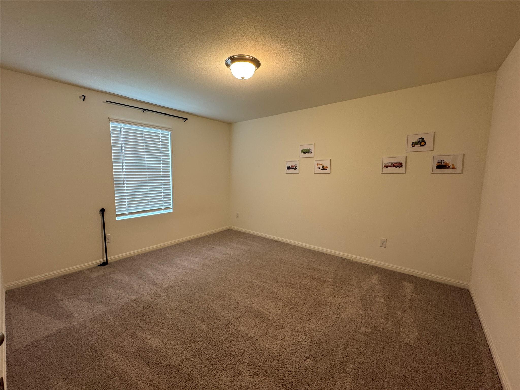 102 Gemsbok Dr, Hutto, TX 78634