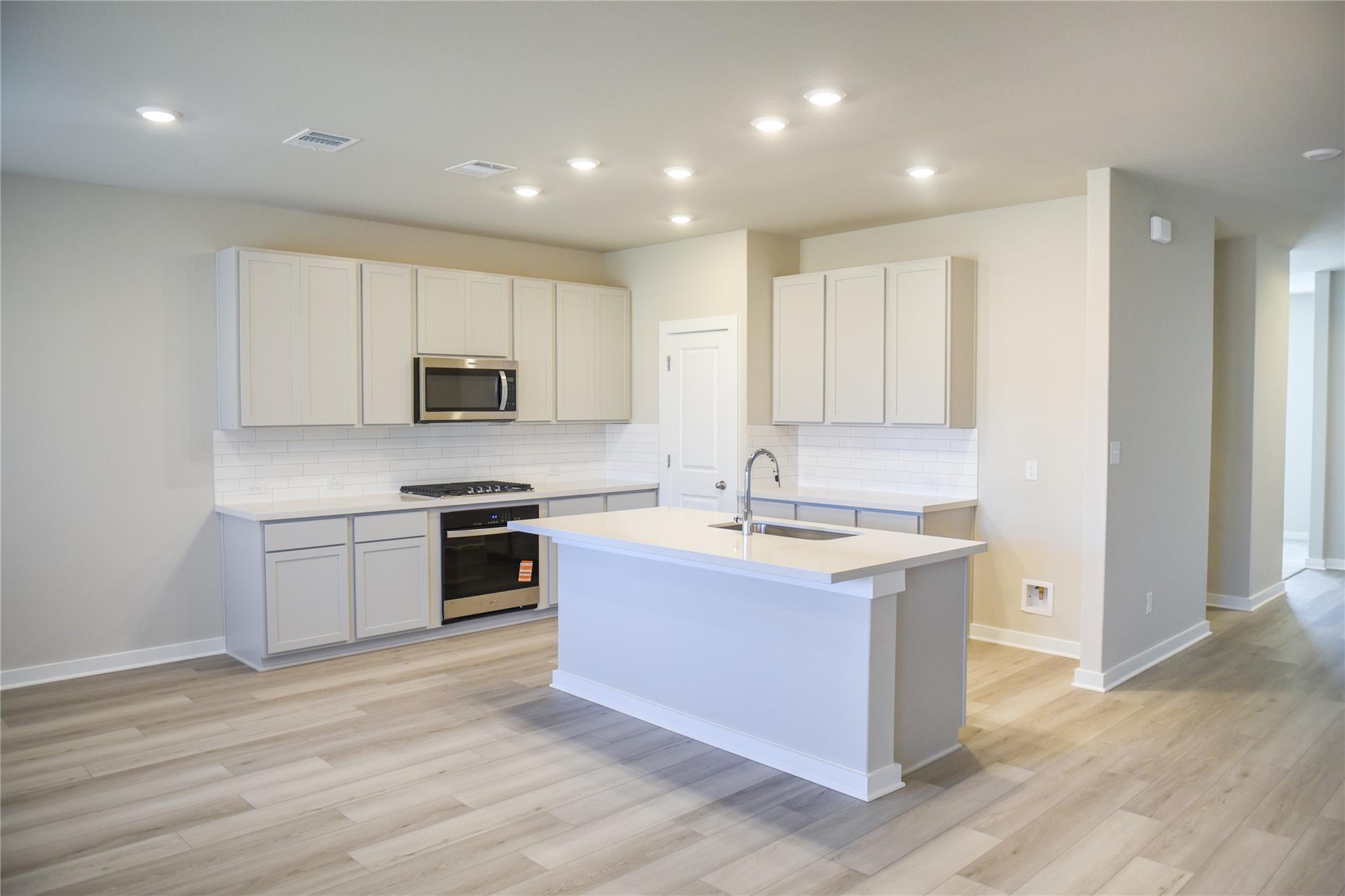 239 Red Tail Hawk Ln, Cedar Creek, TX 78612