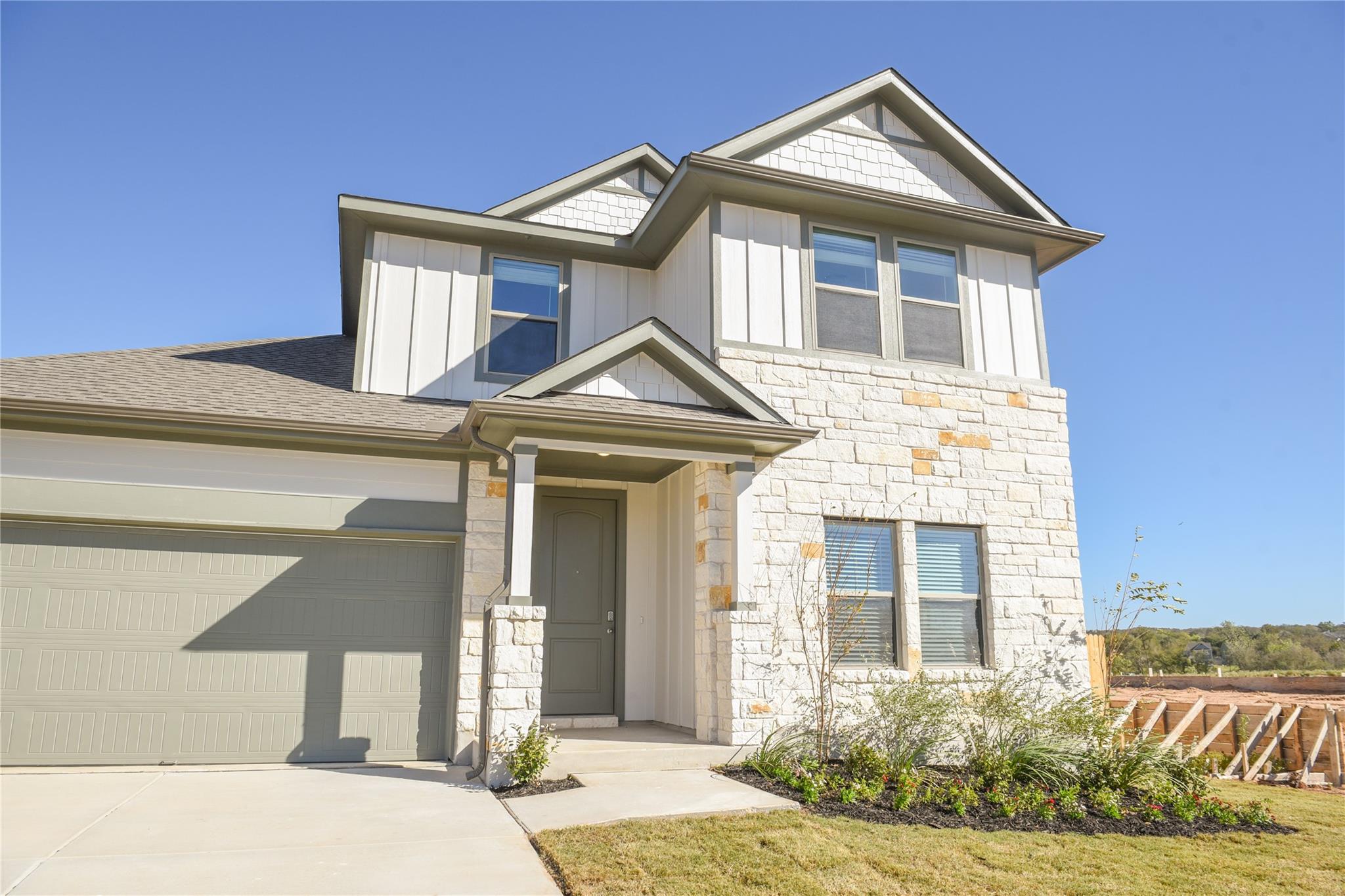 239 Red Tail Hawk Ln, Cedar Creek, TX 78612
