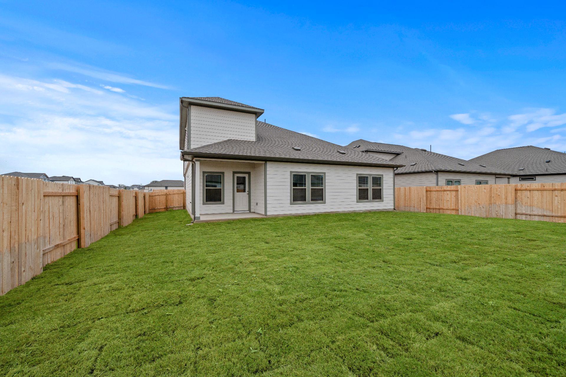 239 Red Tail Hawk Ln, Cedar Creek, TX 78612