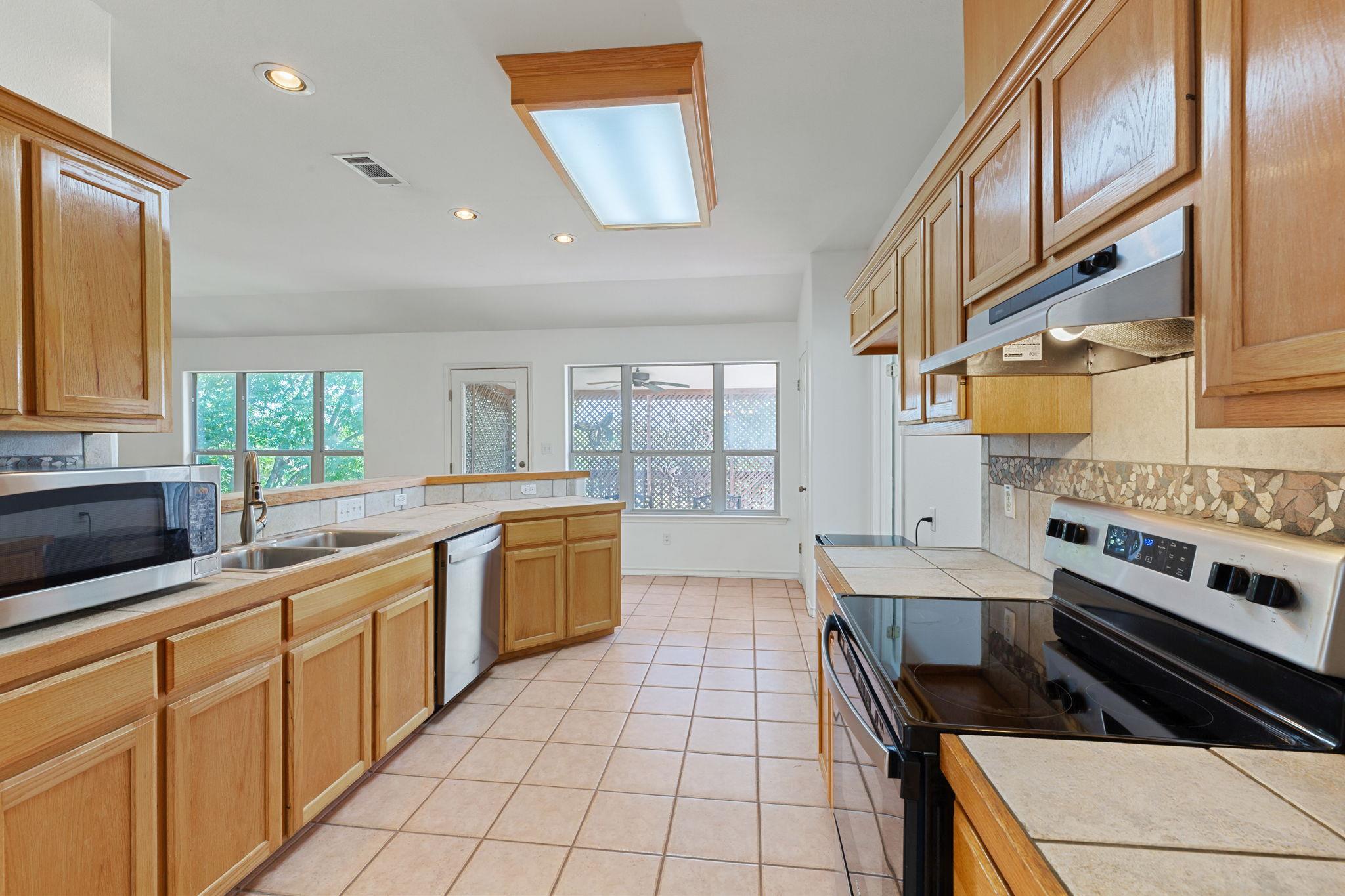 18682 Champions Cir, Lago Vista, TX 78645