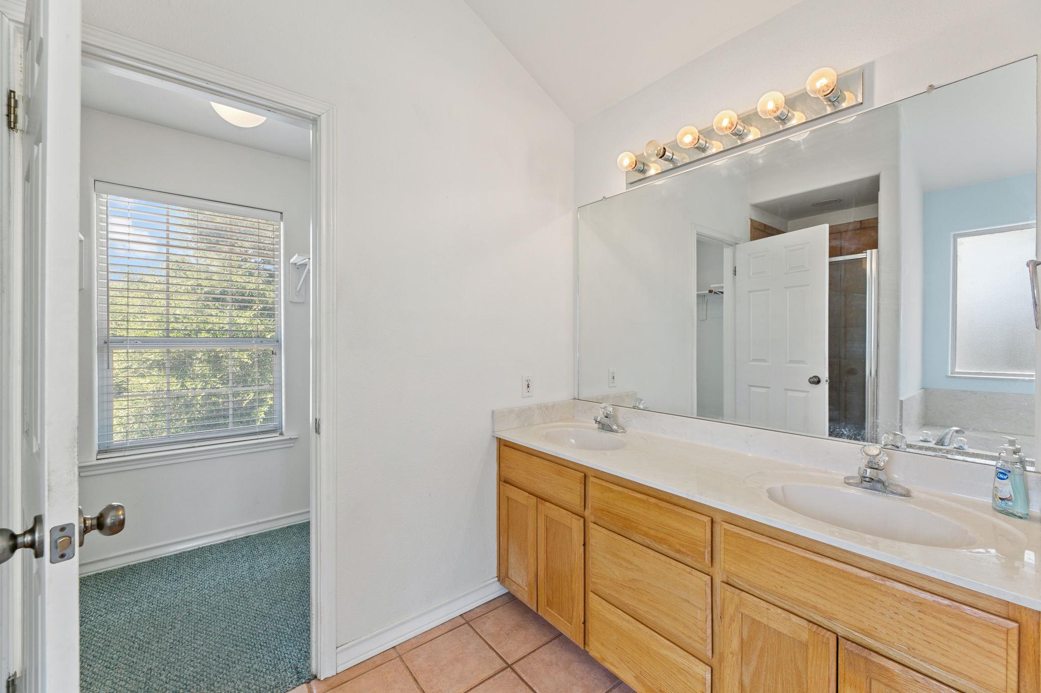 18682 Champions Cir, Lago Vista, TX 78645