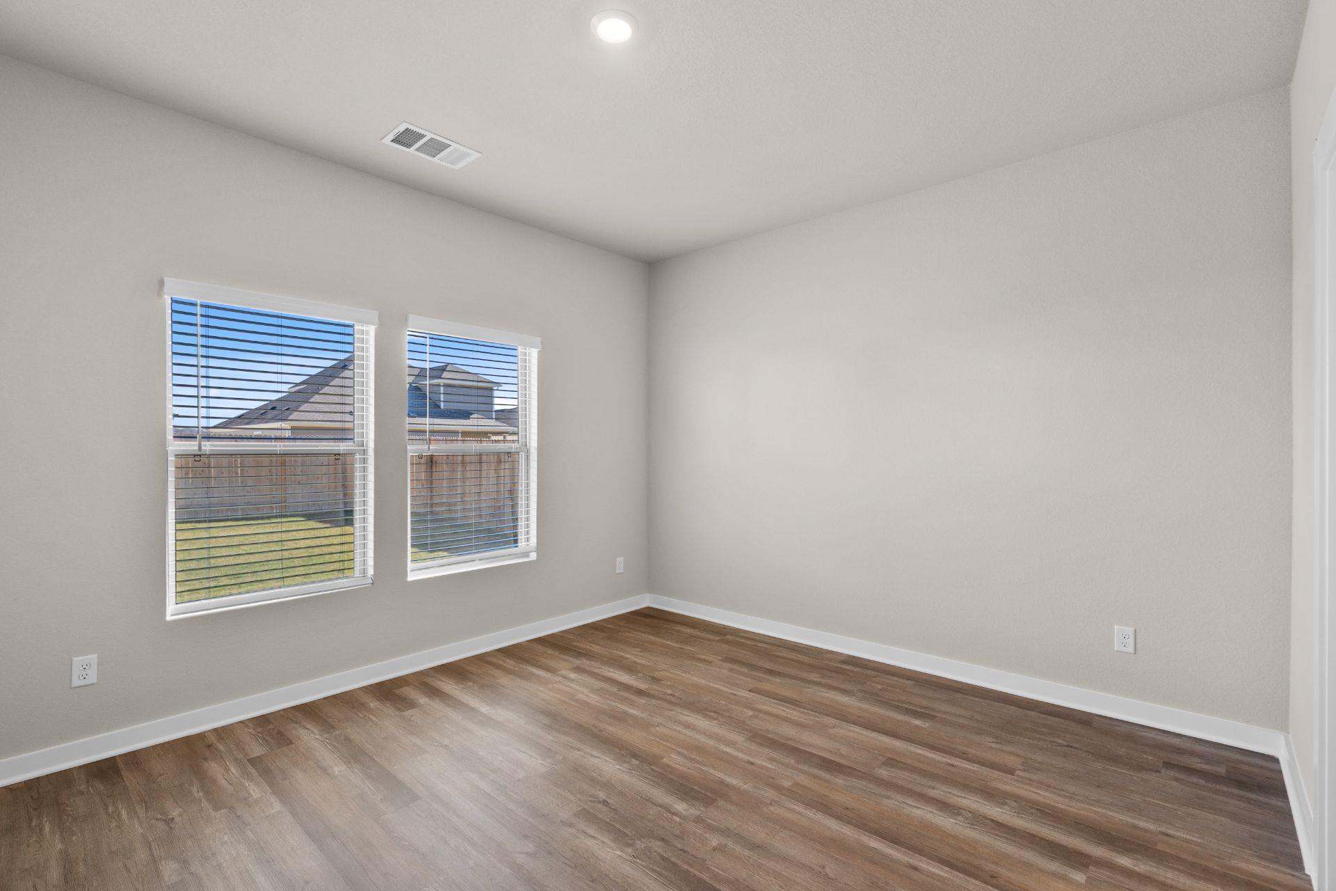 245 Red Tail Hawk Ln, Cedar Creek, TX 78612