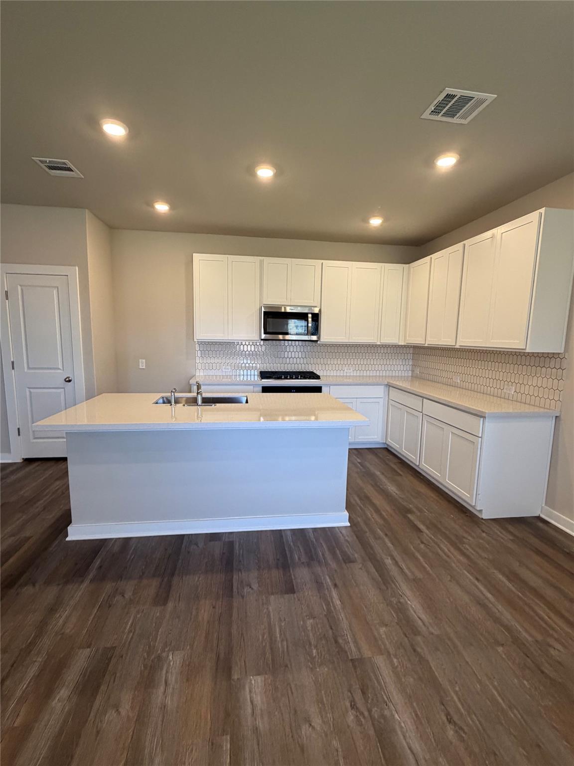 245 Red Tail Hawk Ln, Cedar Creek, TX 78612