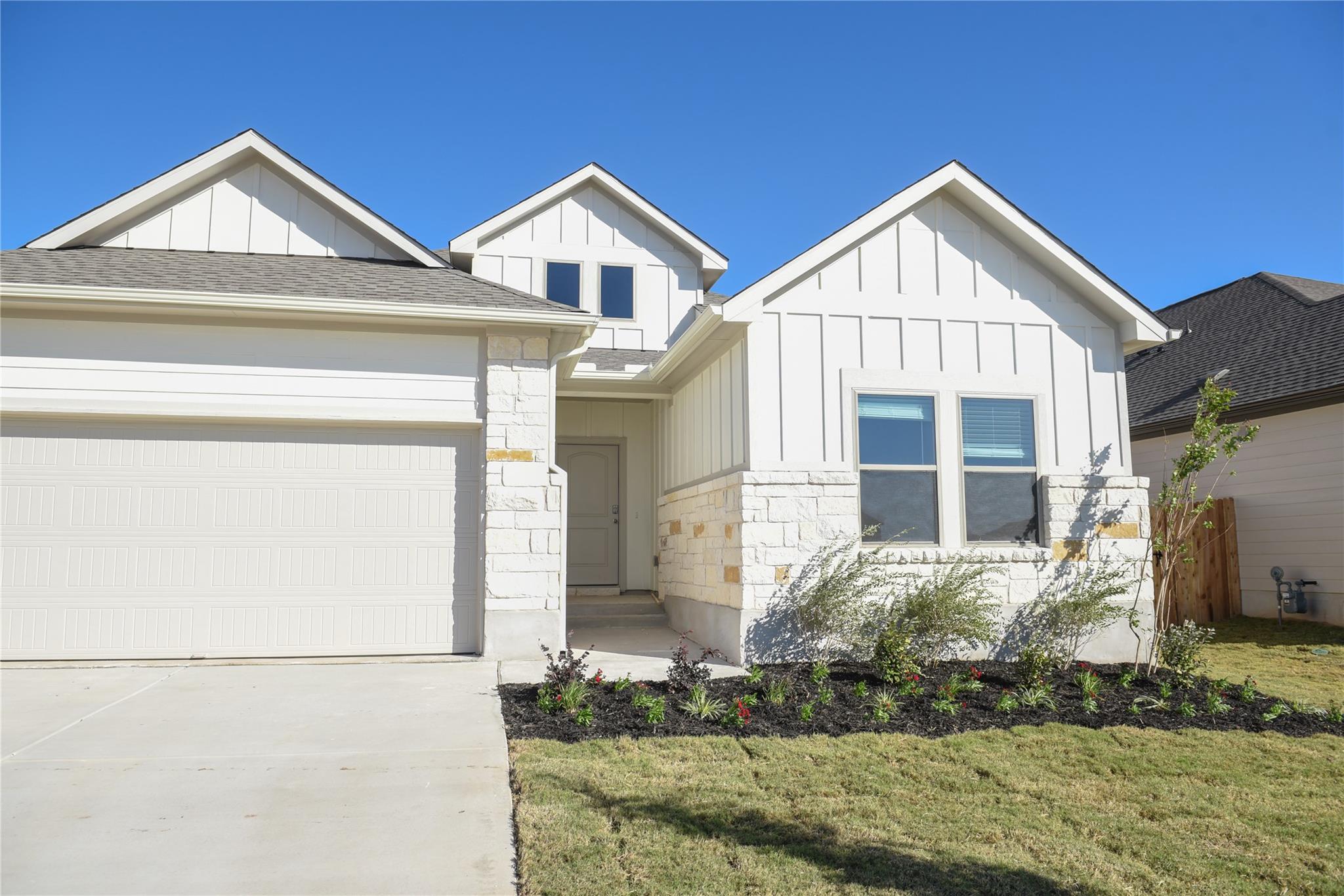 247 Red Tail Hawk Ln, Cedar Creek, TX 78612