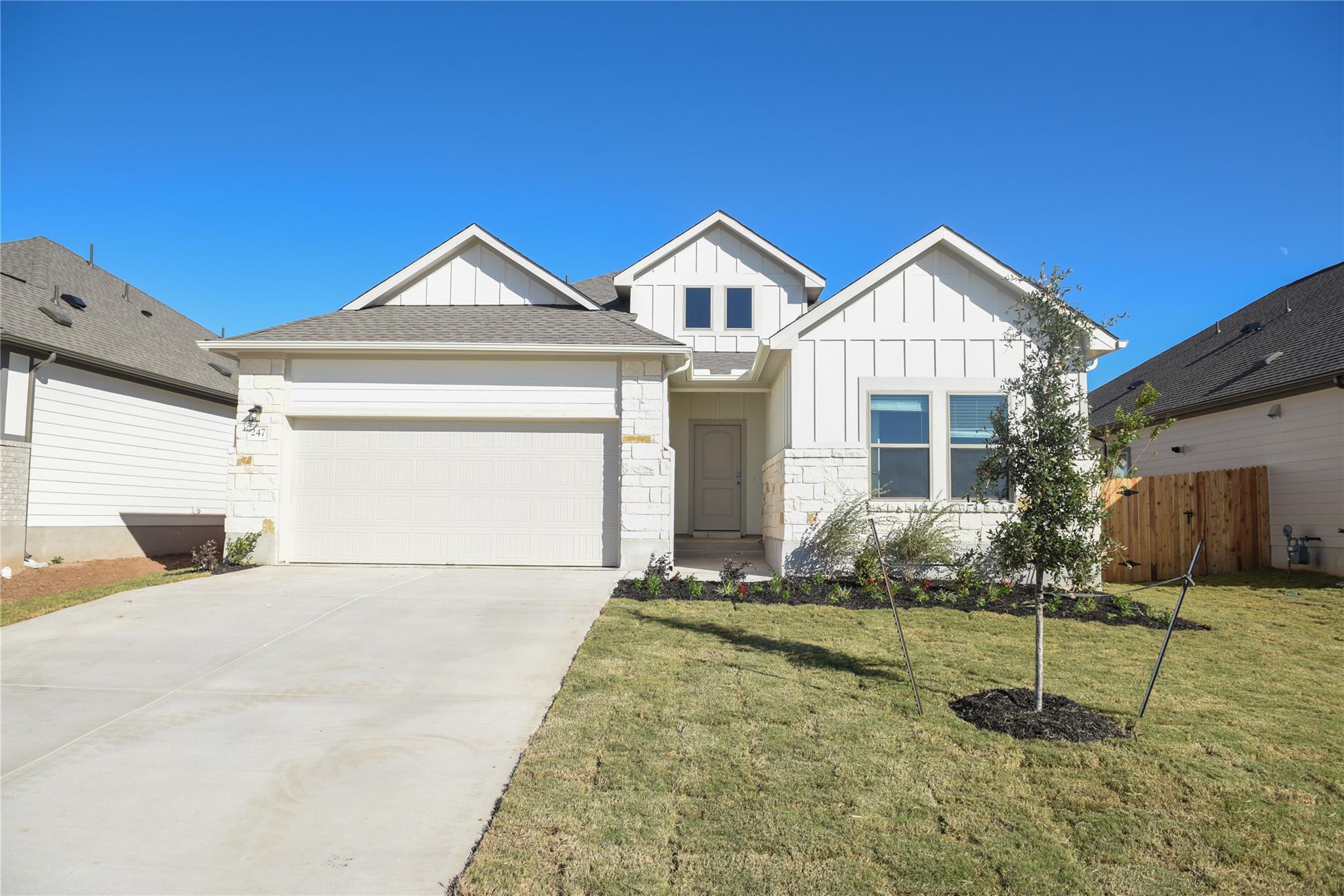 247 Red Tail Hawk Ln, Cedar Creek, TX 78612