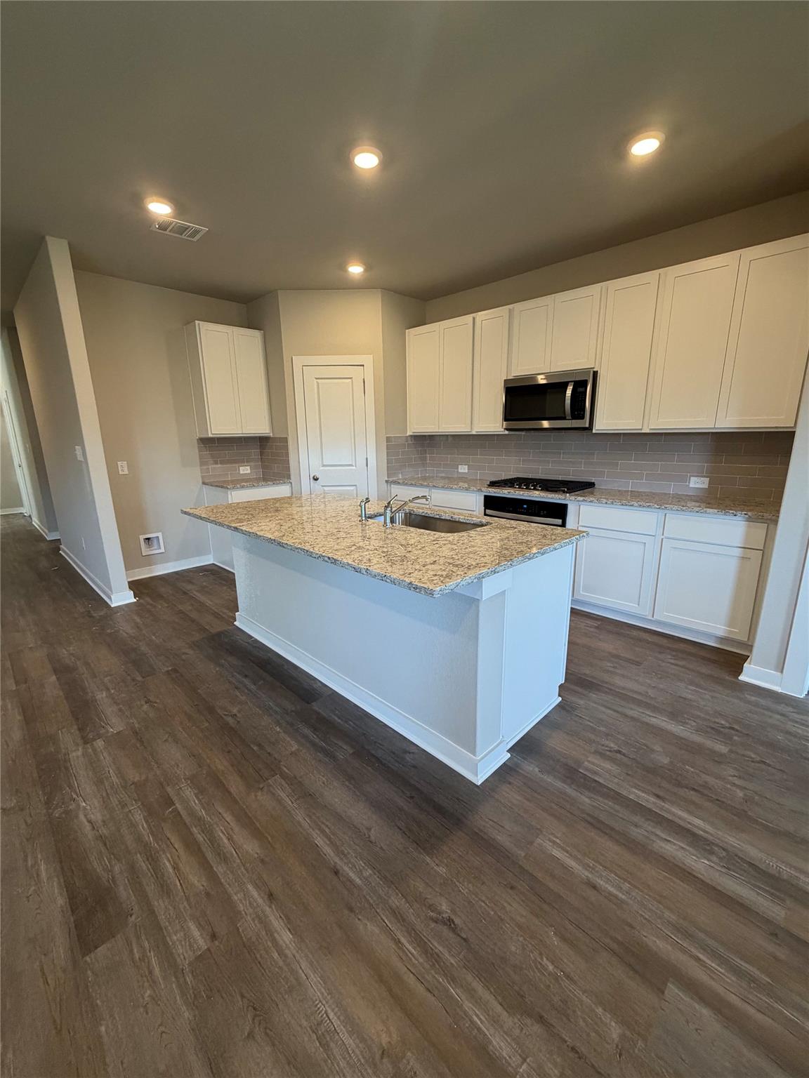 247 Red Tail Hawk Ln, Cedar Creek, TX 78612