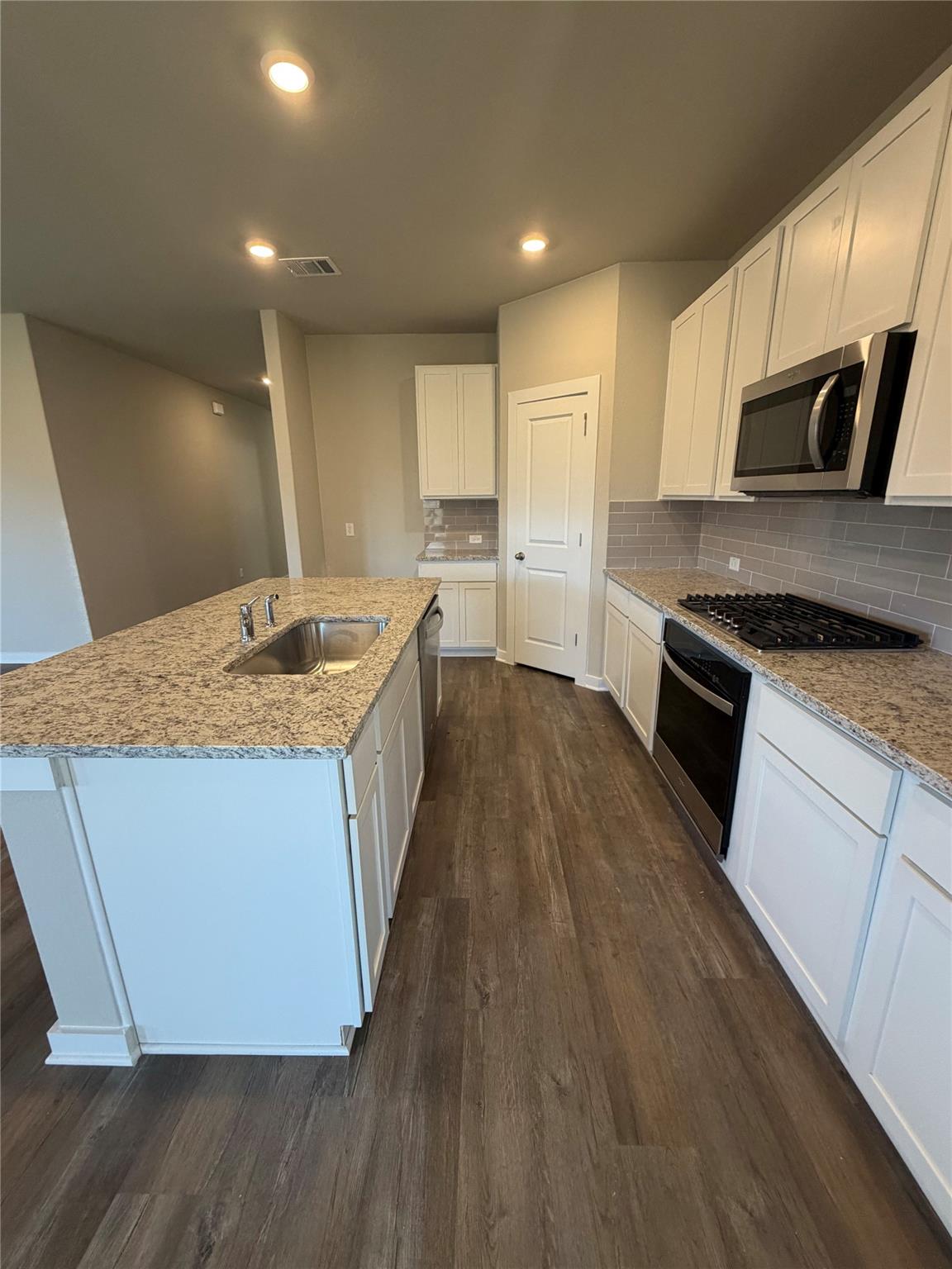 247 Red Tail Hawk Ln, Cedar Creek, TX 78612