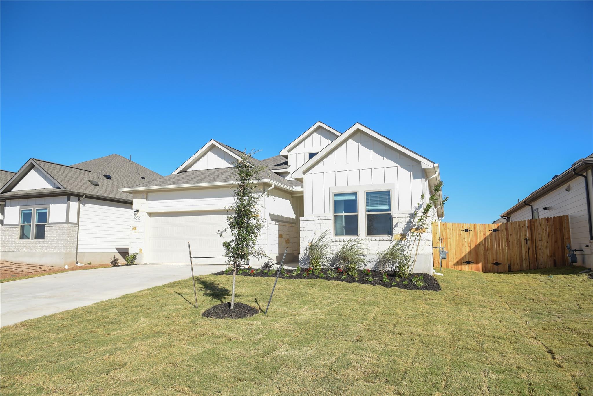 247 Red Tail Hawk Ln, Cedar Creek, TX 78612