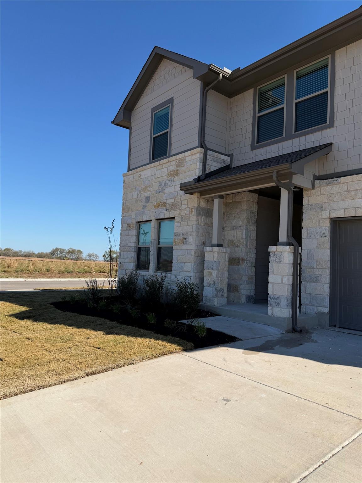 251 Red Tail Hawk Ln, Cedar Creek, TX 78612