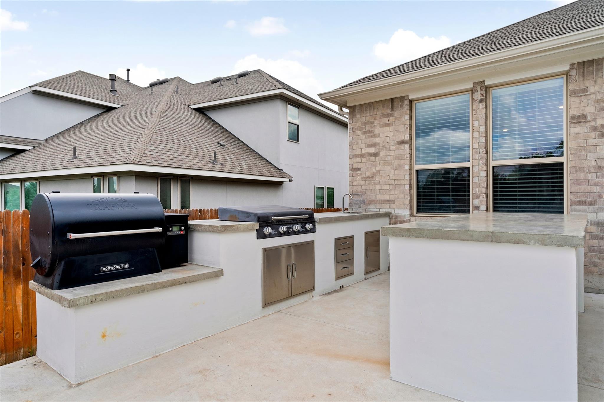 261 Double L Dr, Dripping Springs, TX 78620