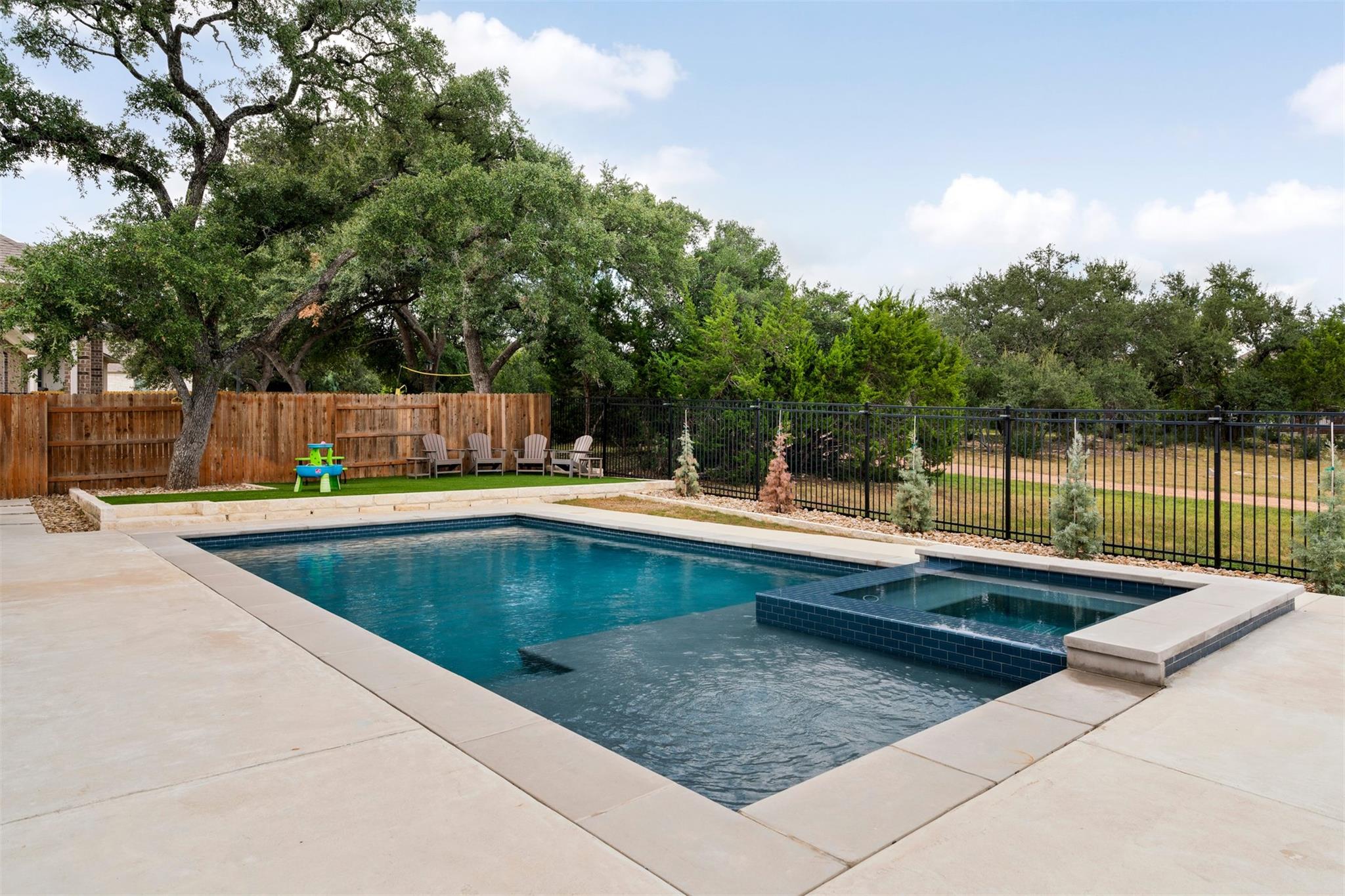 261 Double L Dr, Dripping Springs, TX 78620