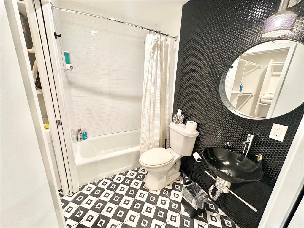 201 Academy Dr # 203, Austin, TX 78704