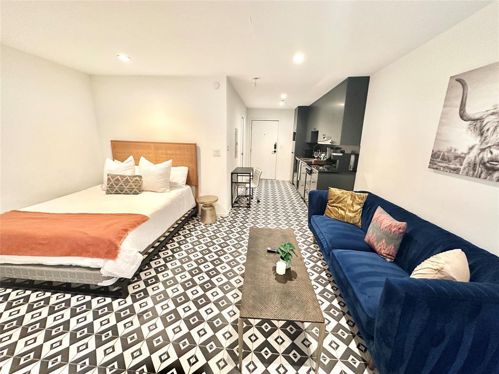 201 Academy Dr # 203, Austin, TX 78704