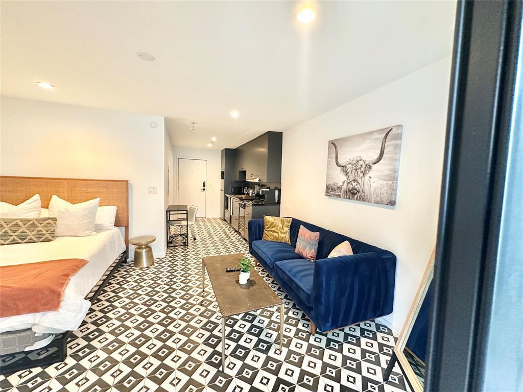 201 Academy Dr # 203, Austin, TX 78704