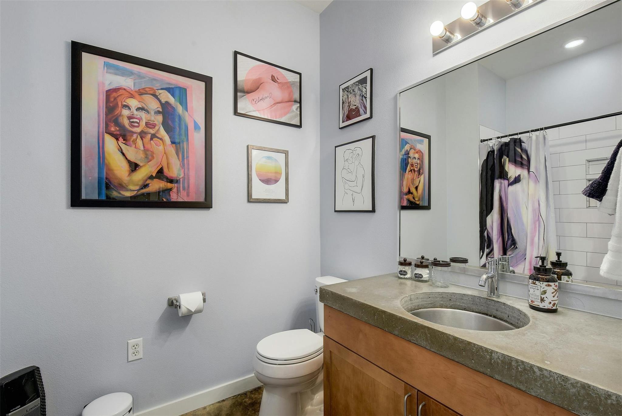 2401 E 6th St # 5068, Austin, TX 78702