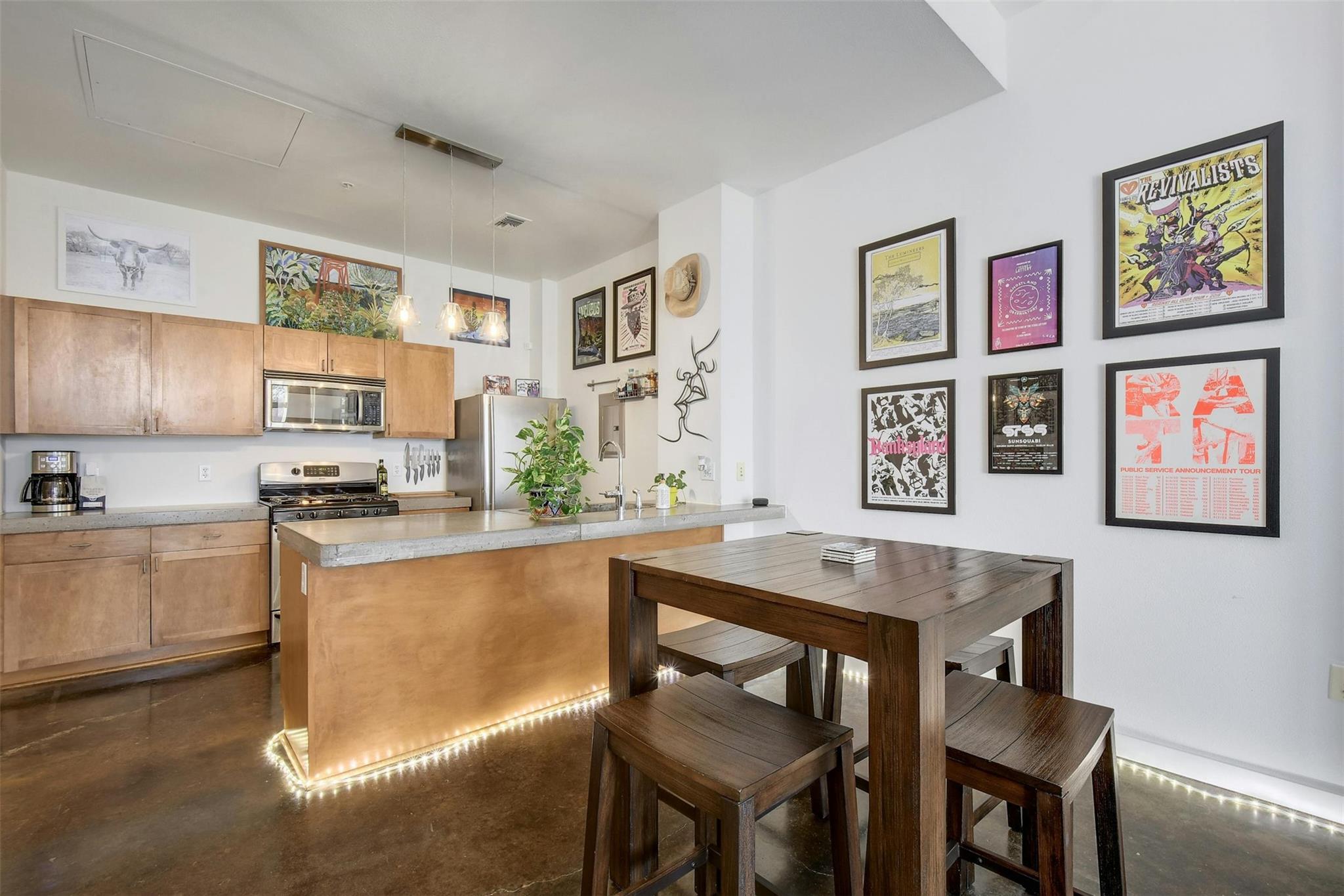 2401 E 6th St # 5068, Austin, TX 78702