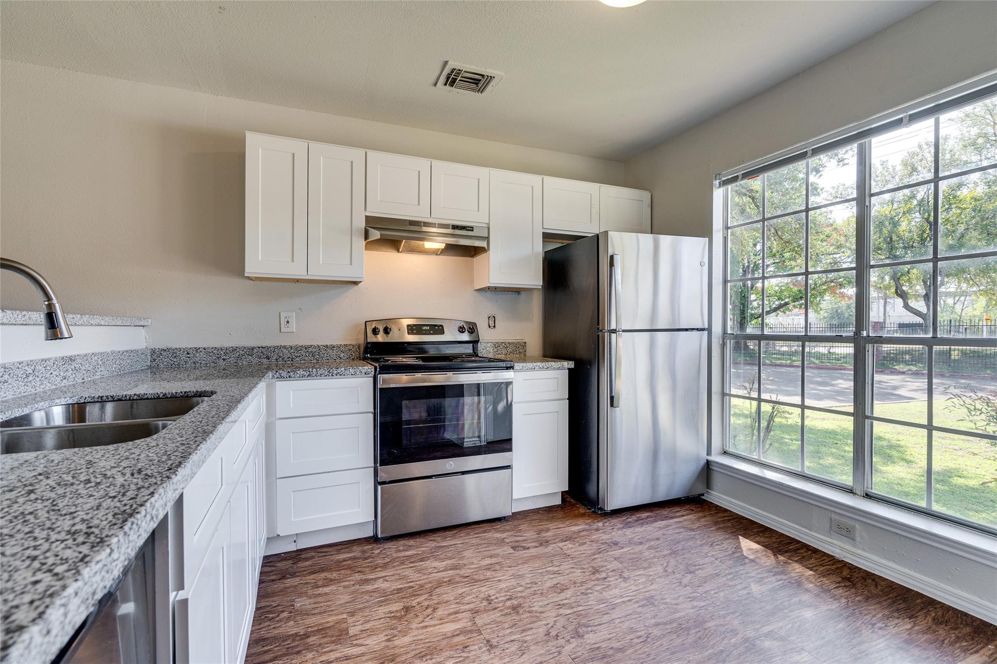 1824 River Crossing Cir # D, Austin, TX 78741