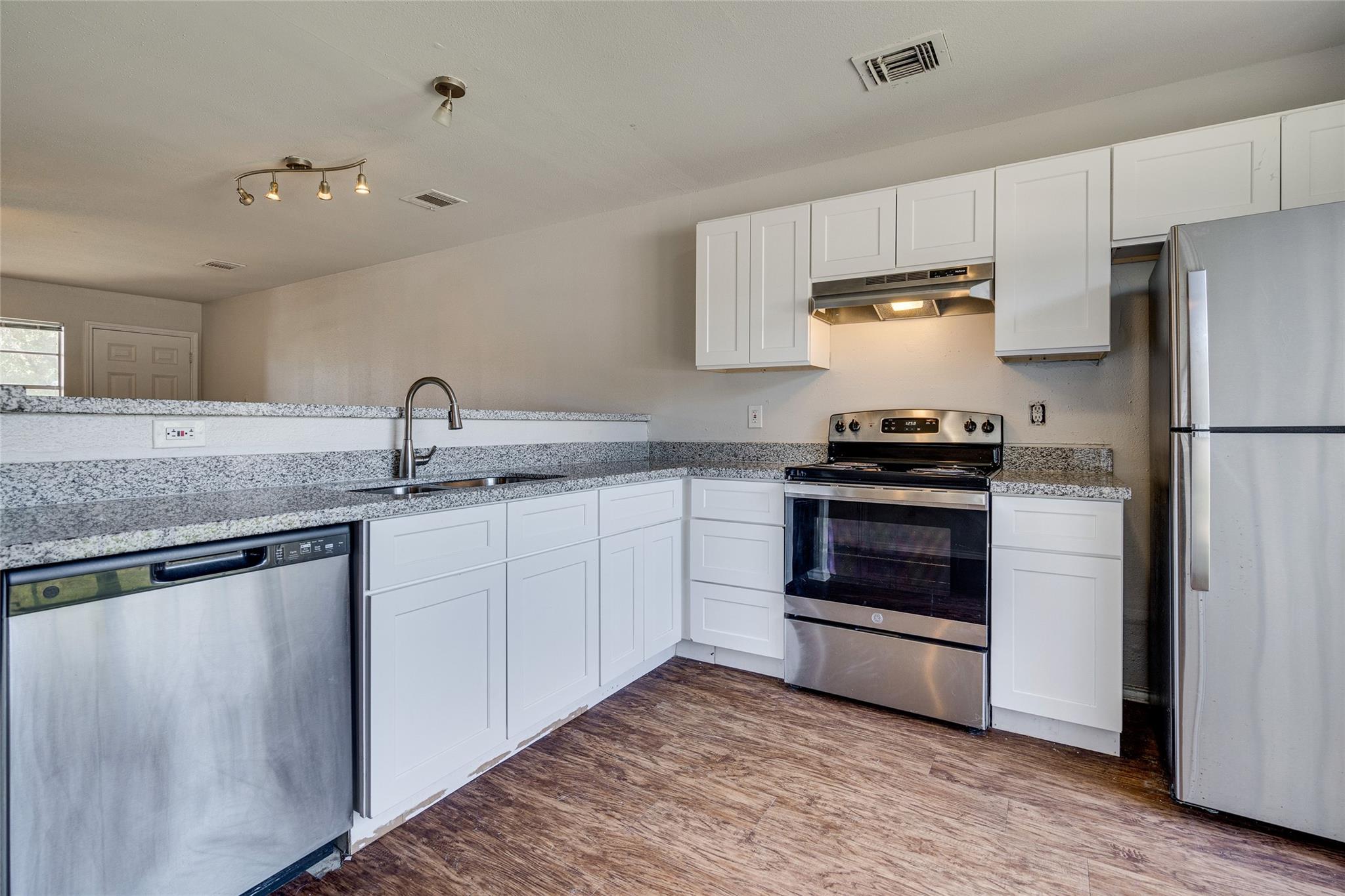 1824 River Crossing Cir # D, Austin, TX 78741