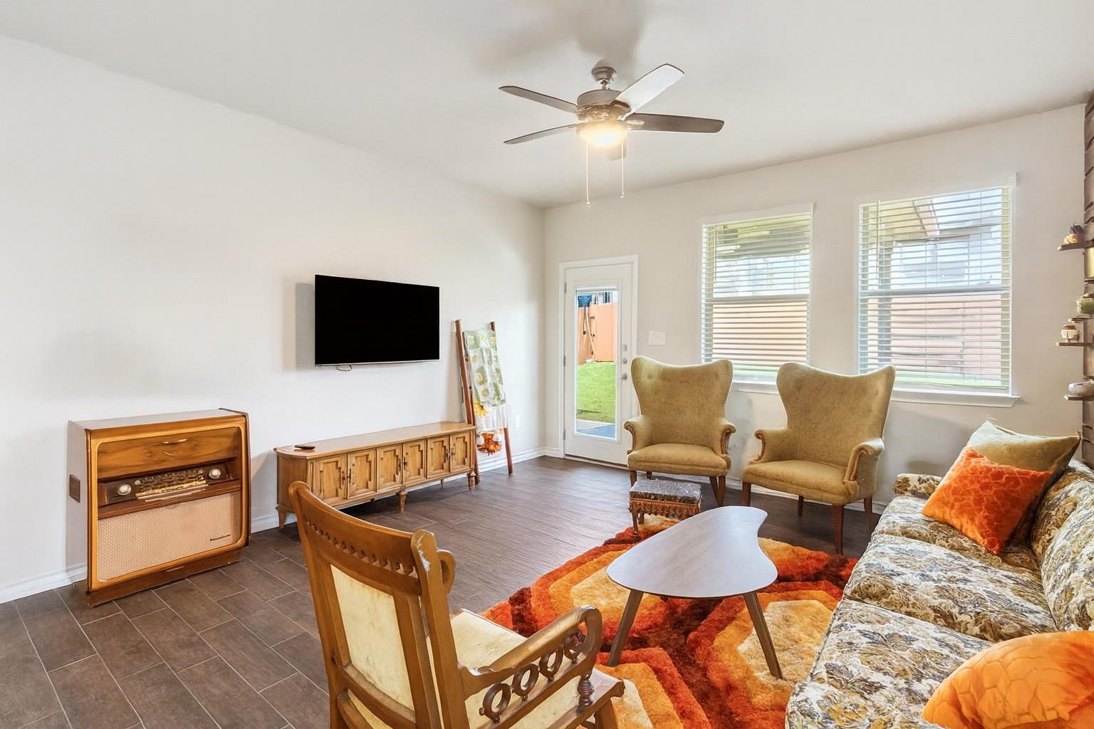 707 Eves Necklace Dr, Buda, TX 78610