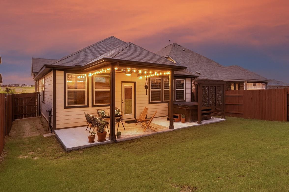 707 Eves Necklace Dr, Buda, TX 78610