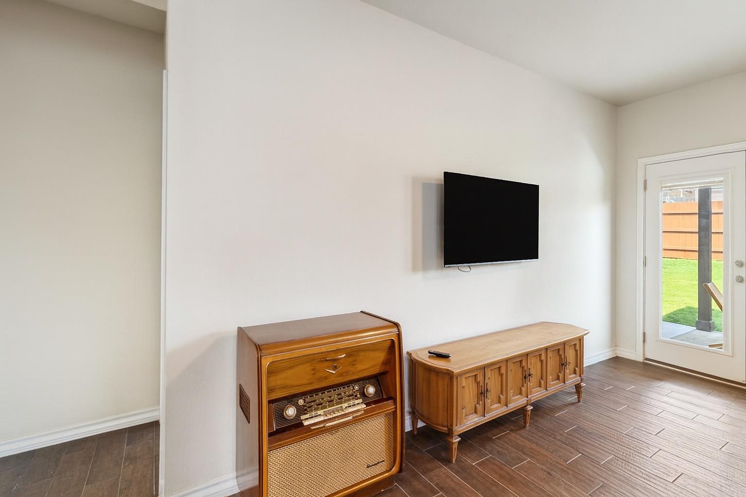 707 Eves Necklace Dr, Buda, TX 78610