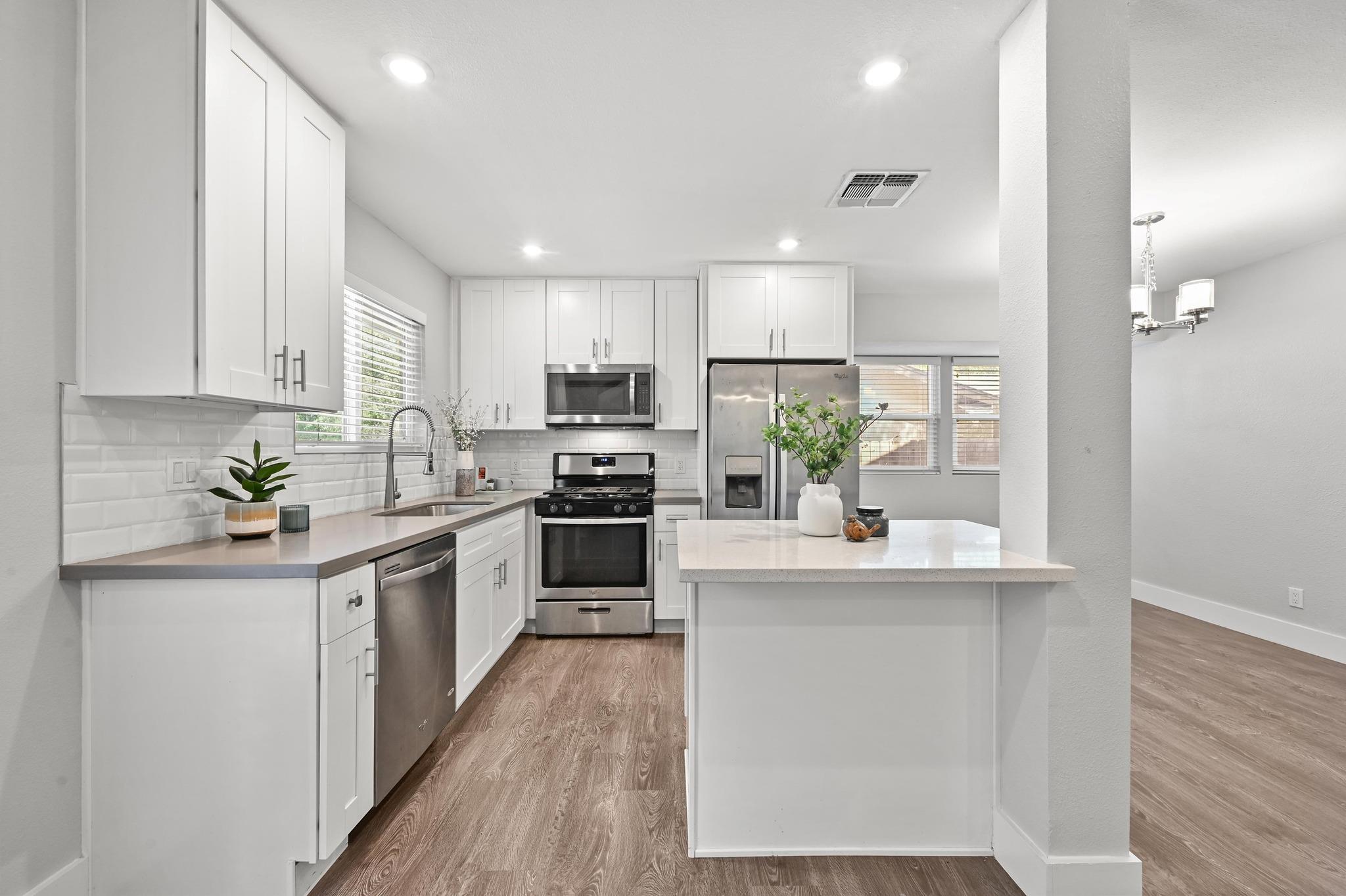 911 Acorn Oaks Dr, Austin, TX 78745