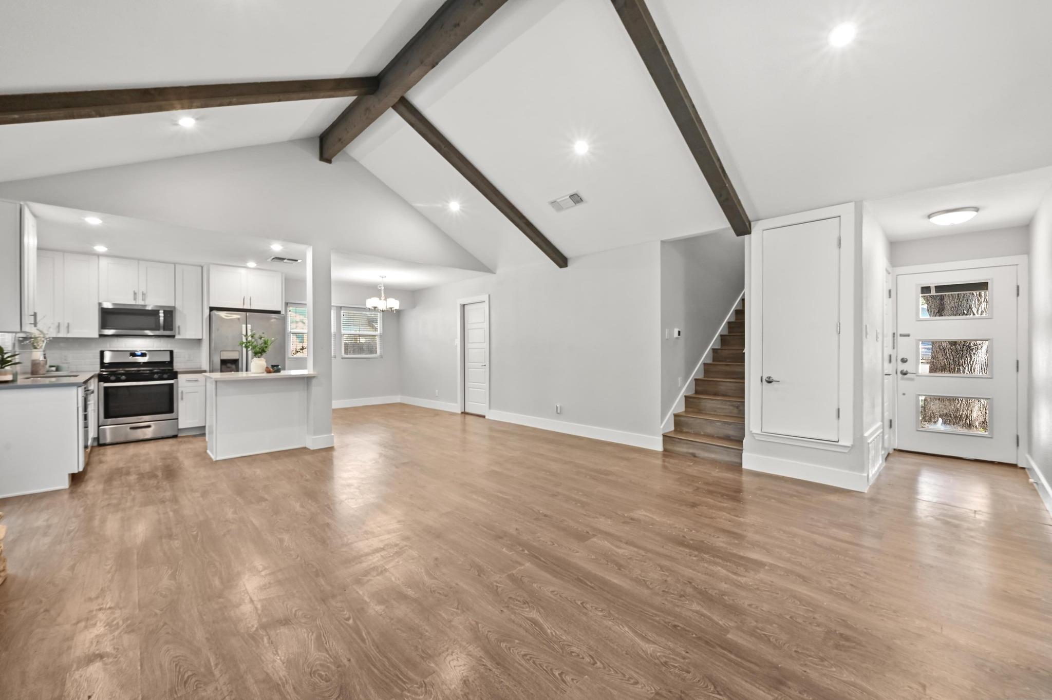 911 Acorn Oaks Dr, Austin, TX 78745