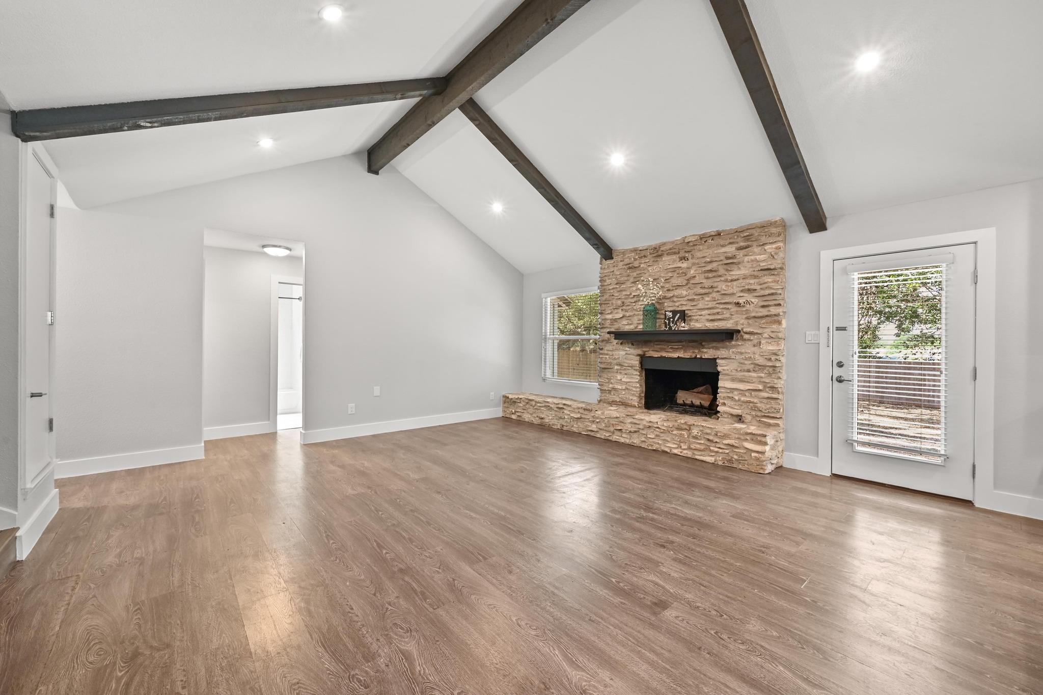 911 Acorn Oaks Dr, Austin, TX 78745