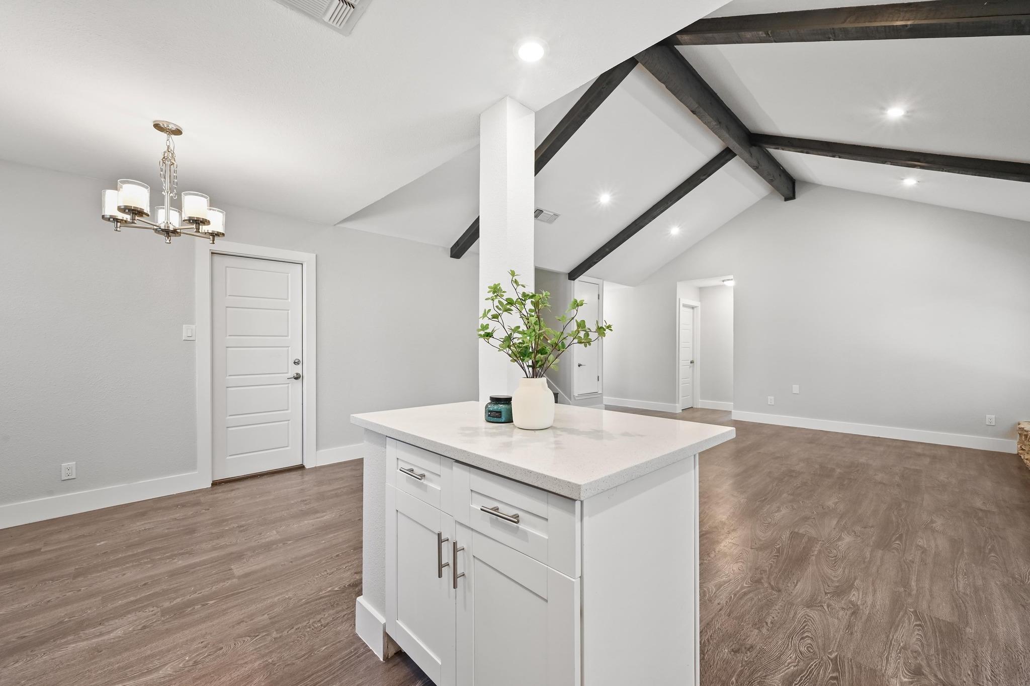 911 Acorn Oaks Dr, Austin, TX 78745