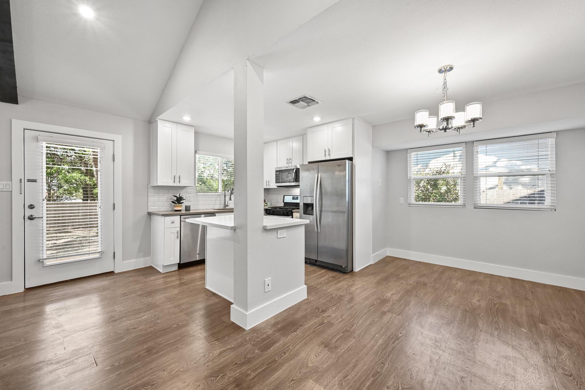 911 Acorn Oaks Dr, Austin, TX 78745