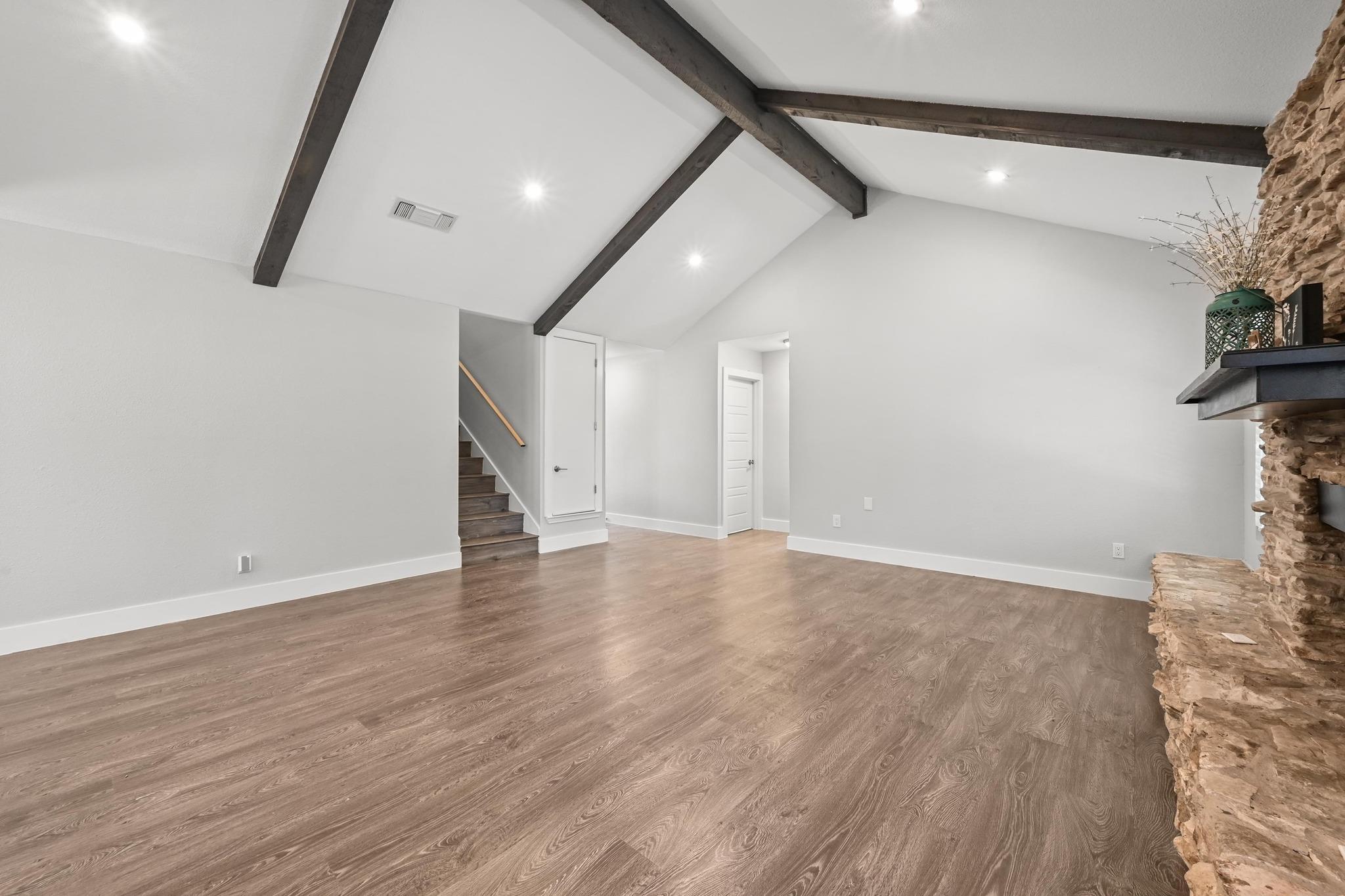 911 Acorn Oaks Dr, Austin, TX 78745