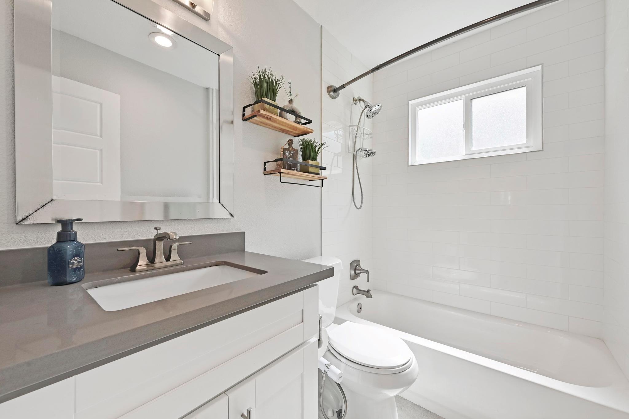 911 Acorn Oaks Dr, Austin, TX 78745