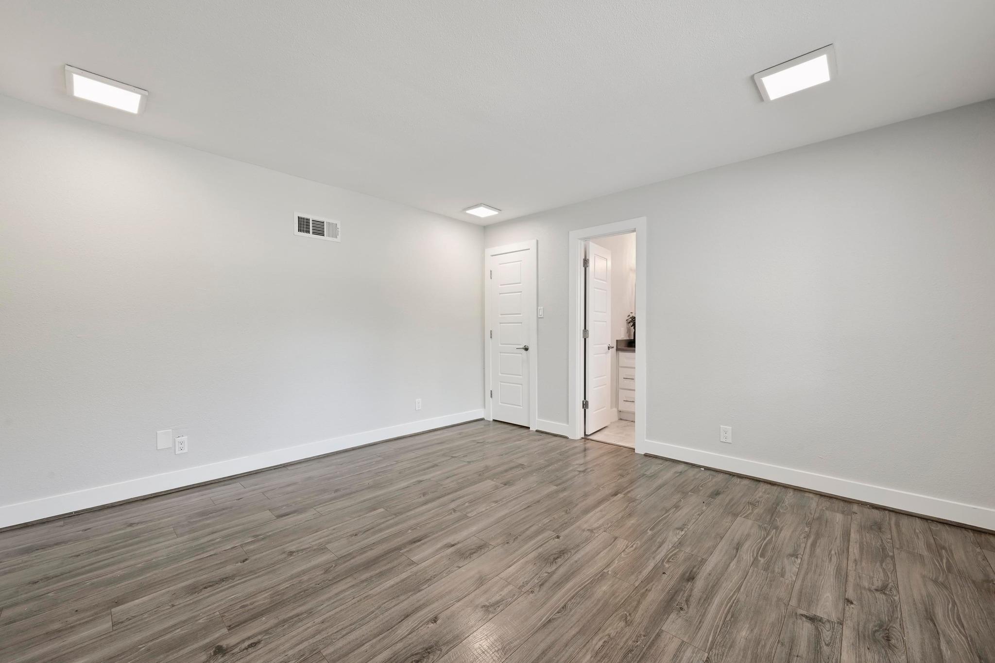 911 Acorn Oaks Dr, Austin, TX 78745