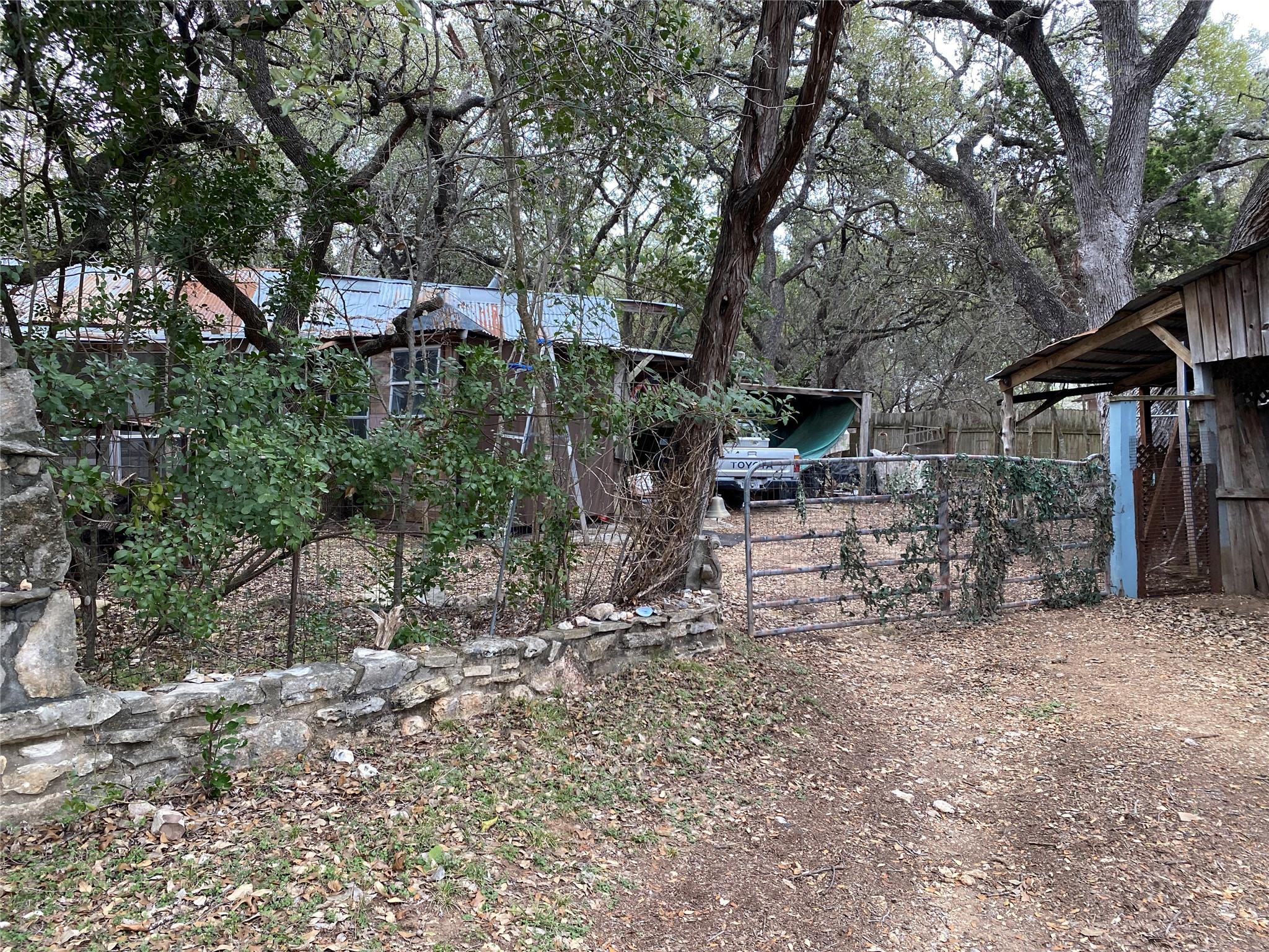 207 Hub Dr, Wimberley, TX 78676
