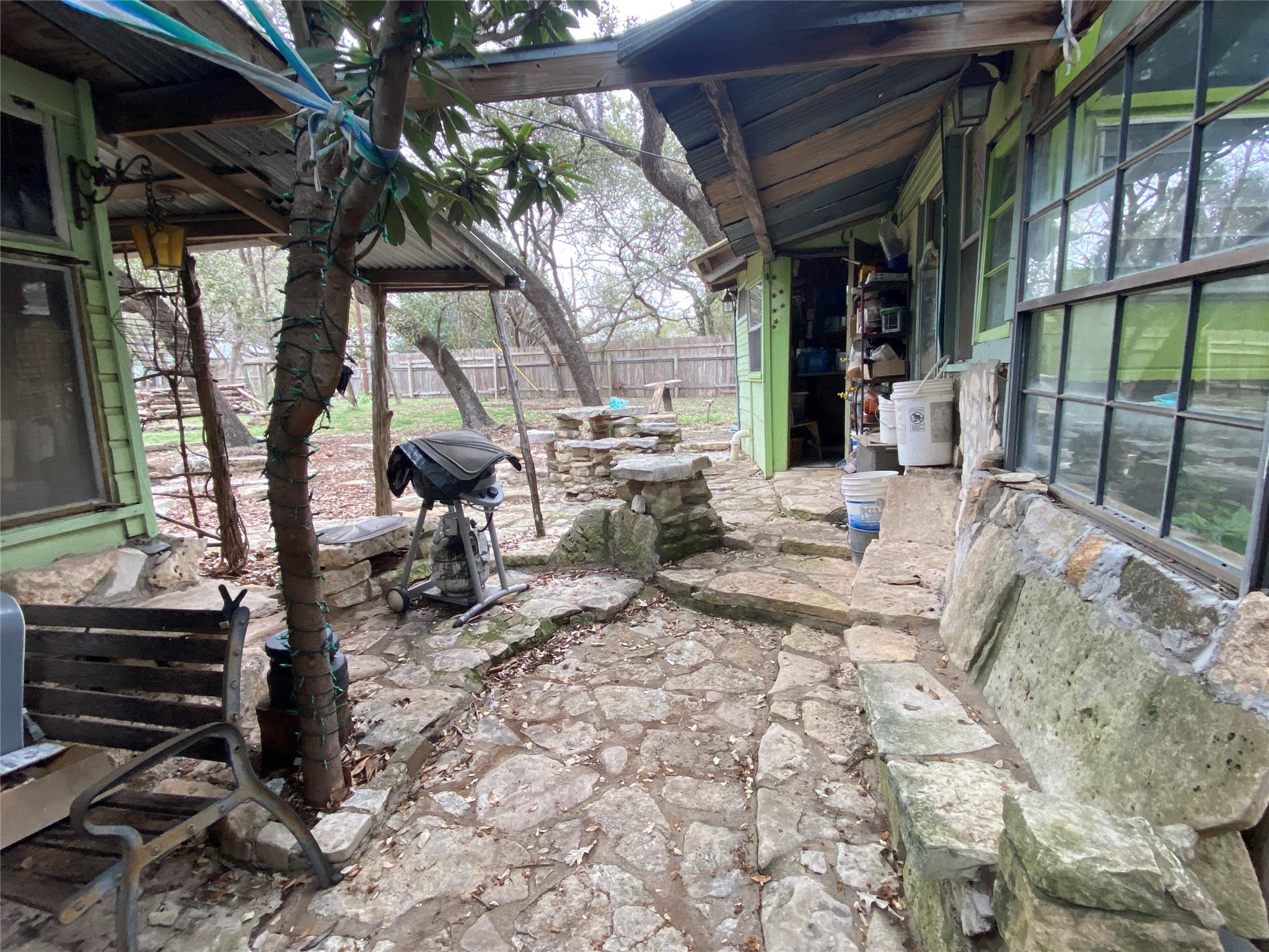 207 Hub Dr, Wimberley, TX 78676