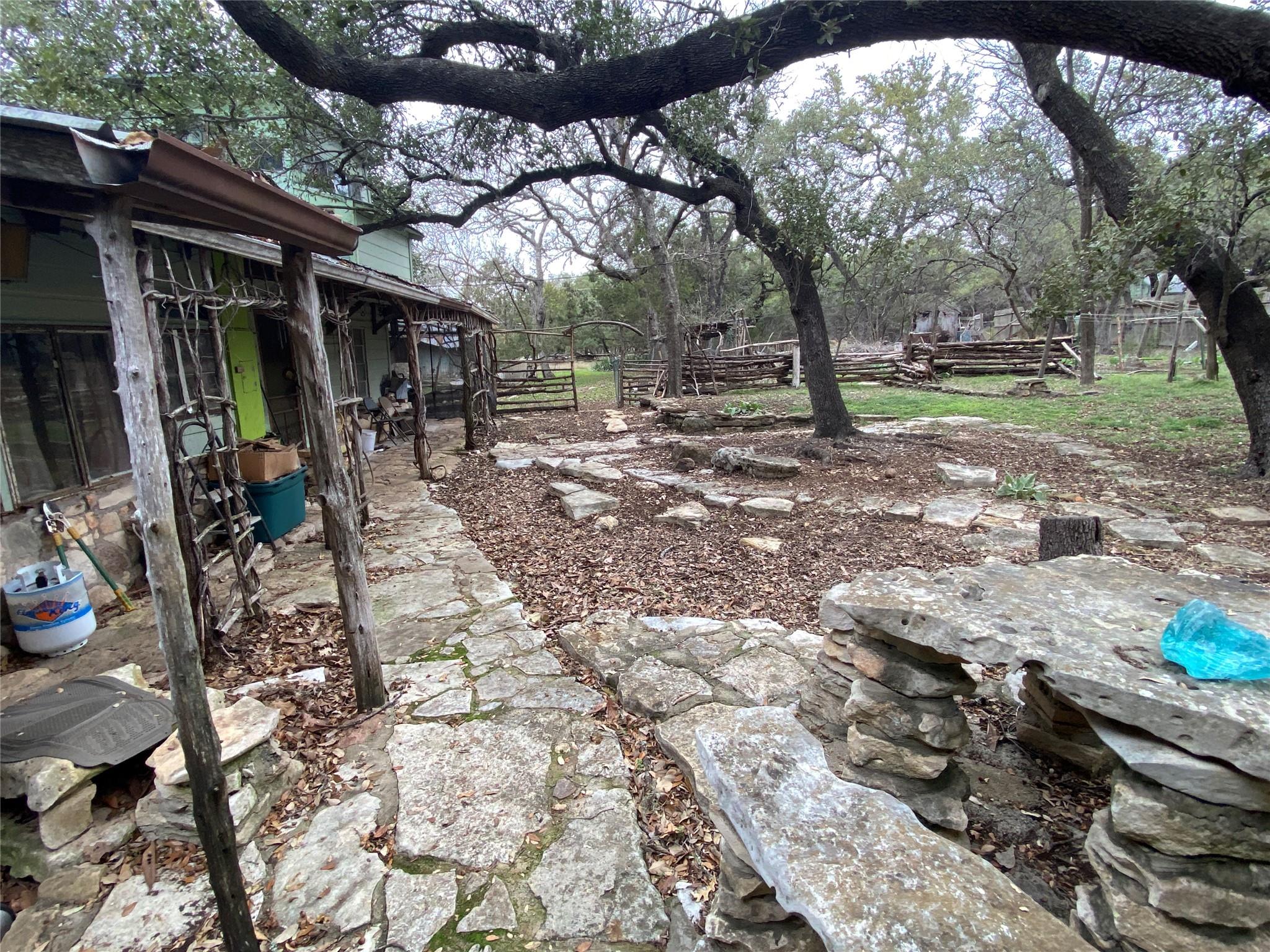 207 Hub Dr, Wimberley, TX 78676