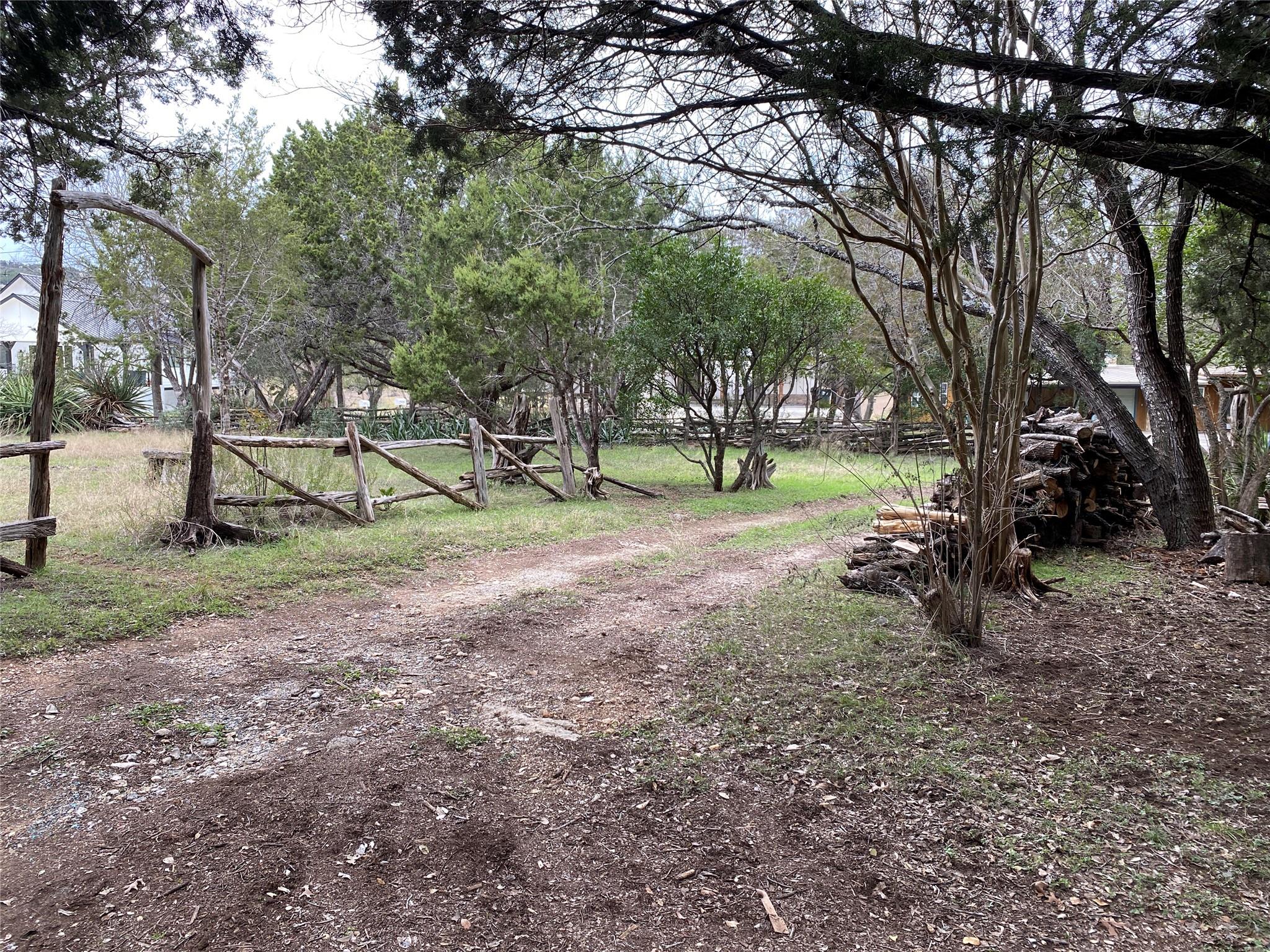 207 Hub Dr, Wimberley, TX 78676