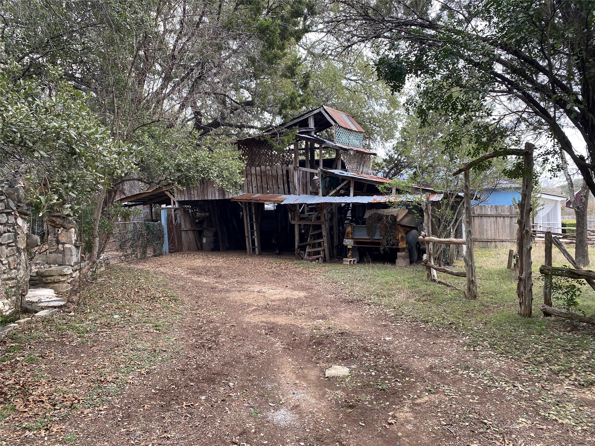 207 Hub Dr, Wimberley, TX 78676