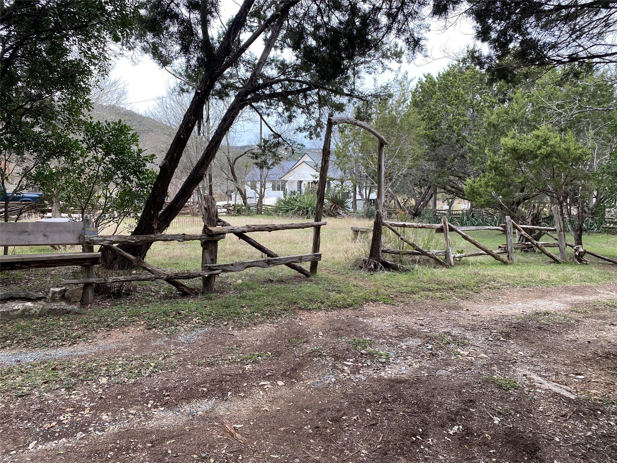 207 Hub Dr, Wimberley, TX 78676