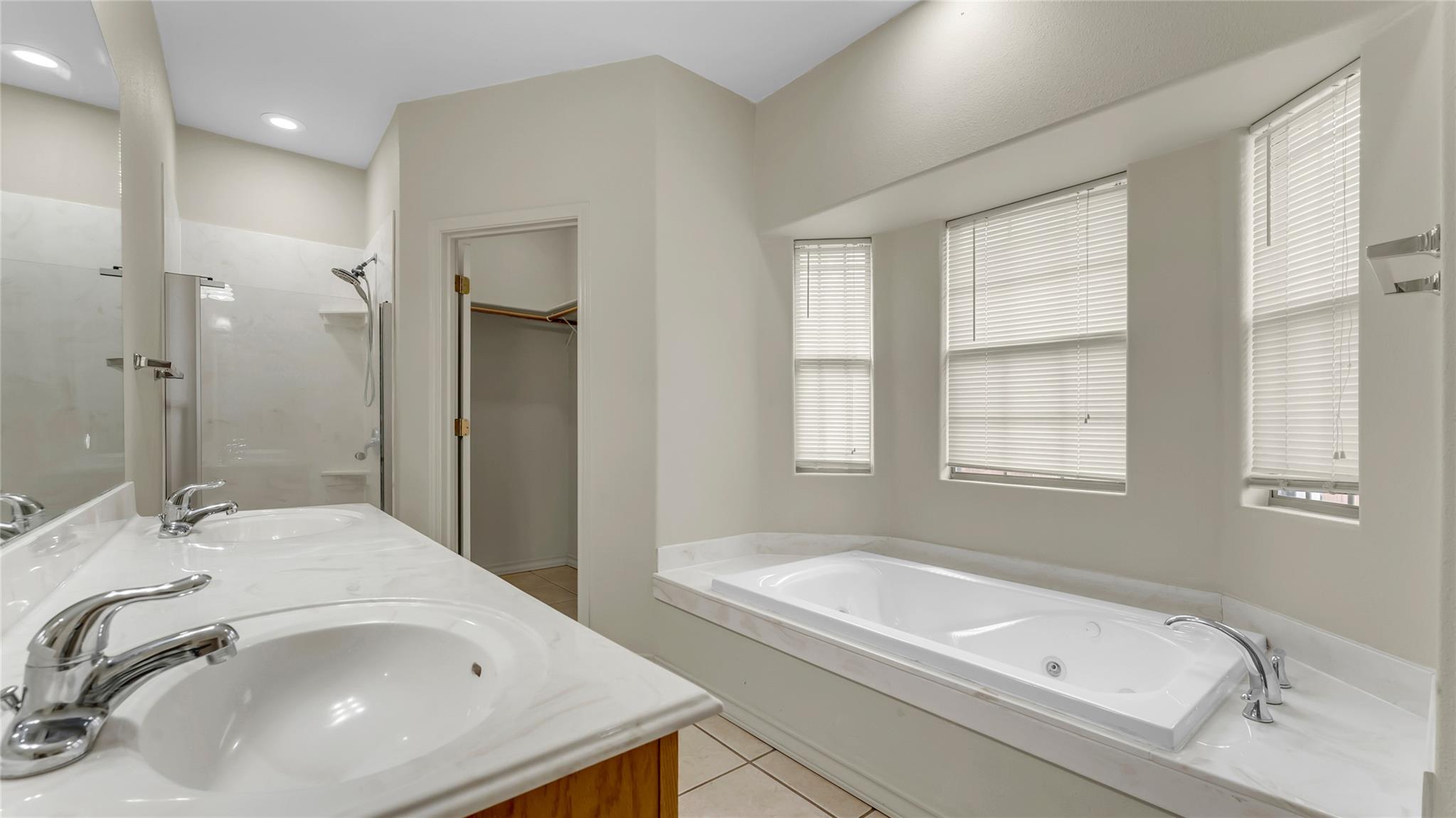 122 Eagle Point Dr, Kingsland, TX 78639