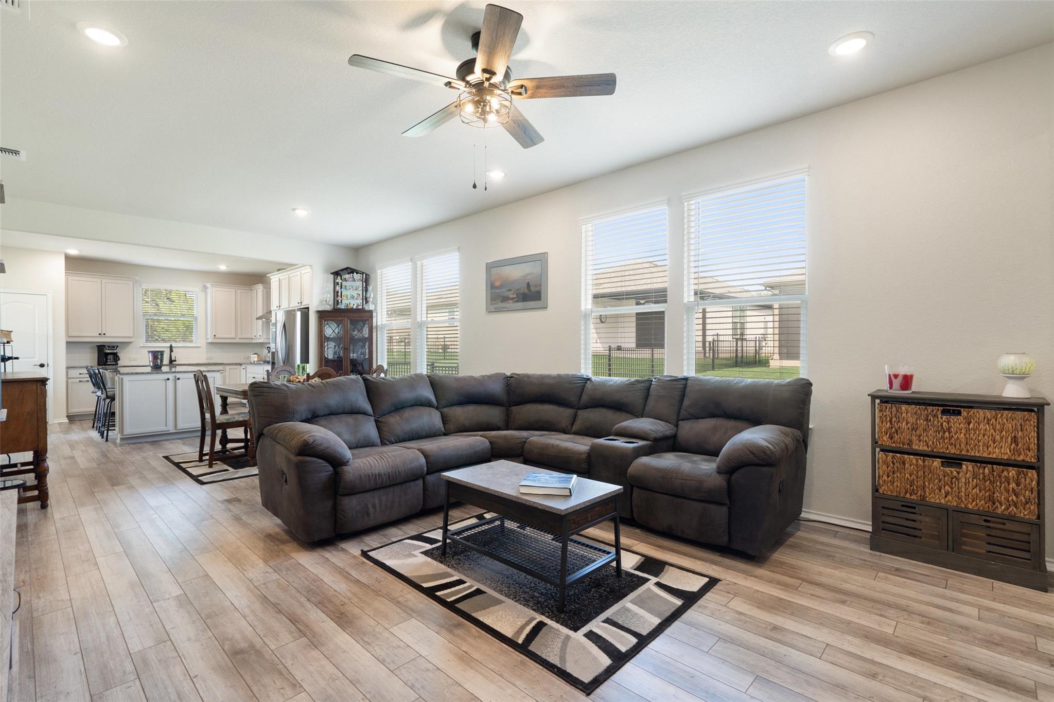 902 Saratoga Ln, Georgetown, TX 78633