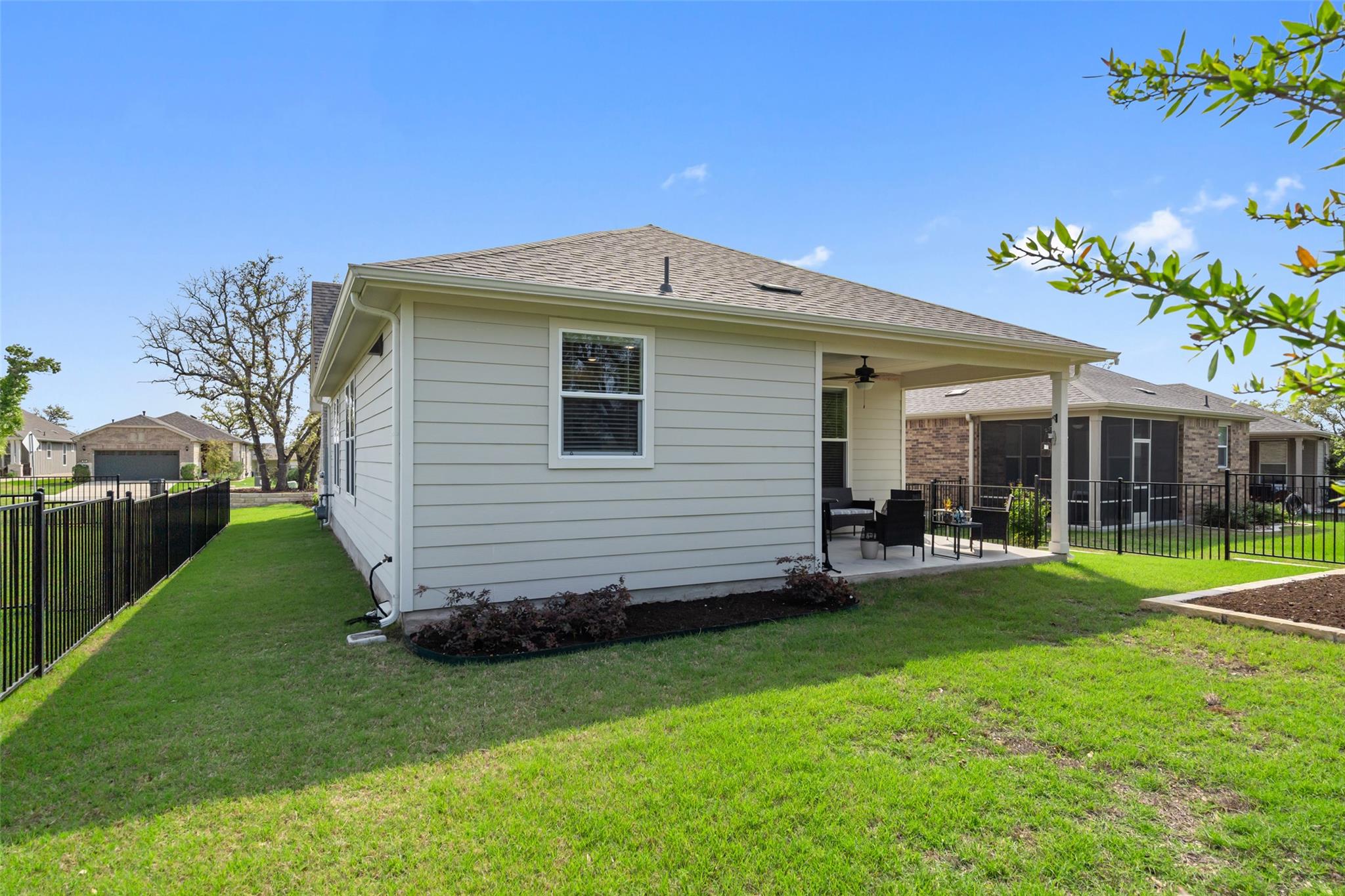 902 Saratoga Ln, Georgetown, TX 78633