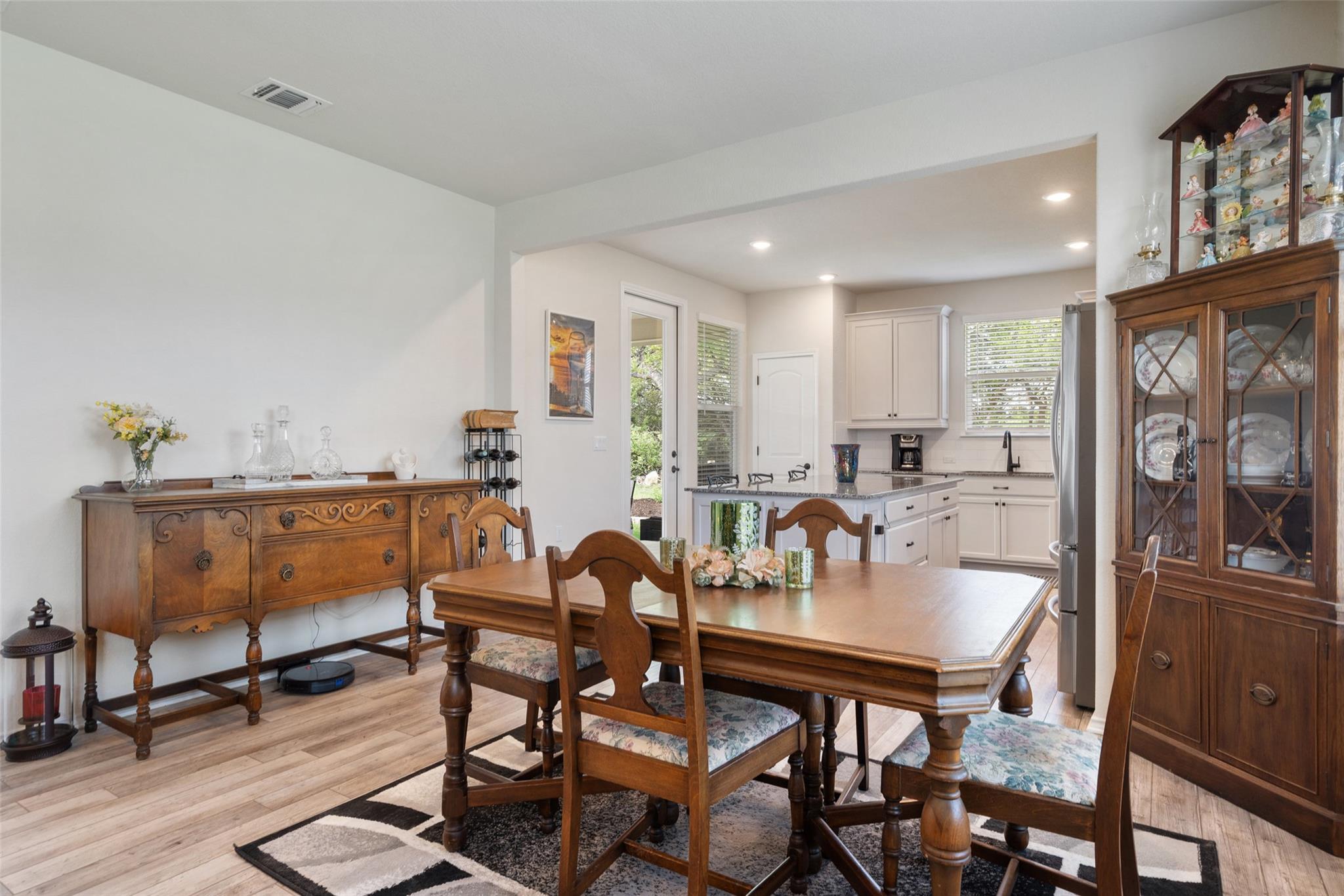 902 Saratoga Ln, Georgetown, TX 78633