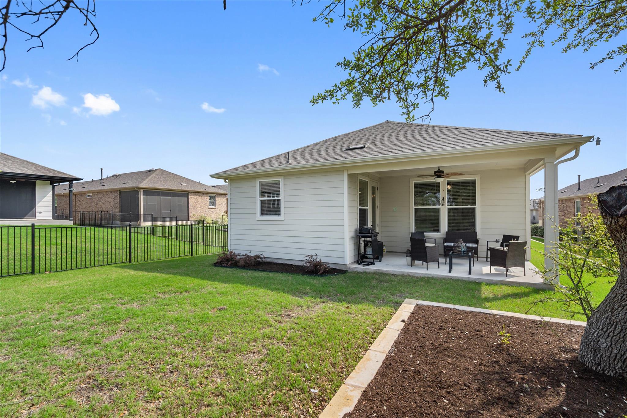 902 Saratoga Ln, Georgetown, TX 78633